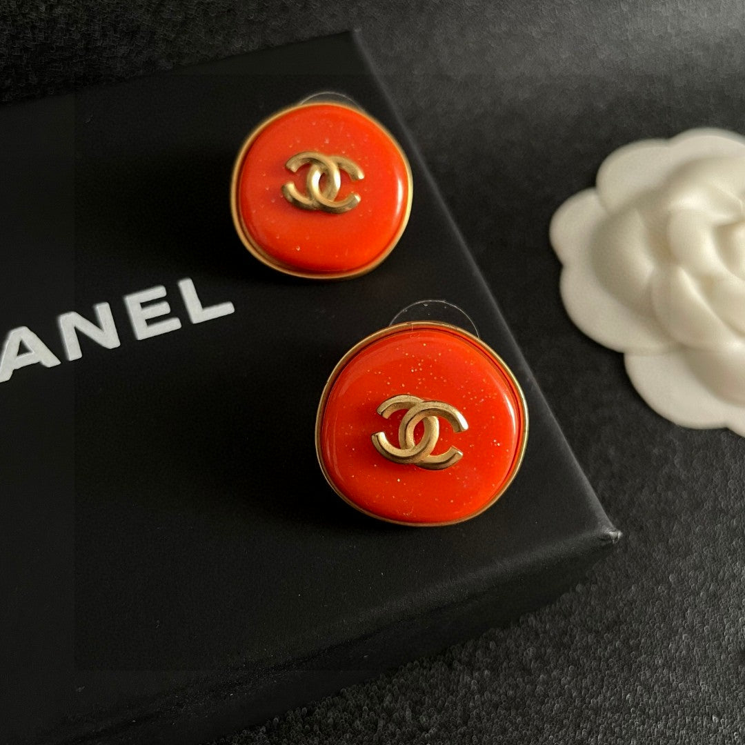 Double-C Emblem Stud Earrings in Polished Metal-Tone – Design 259 detail view