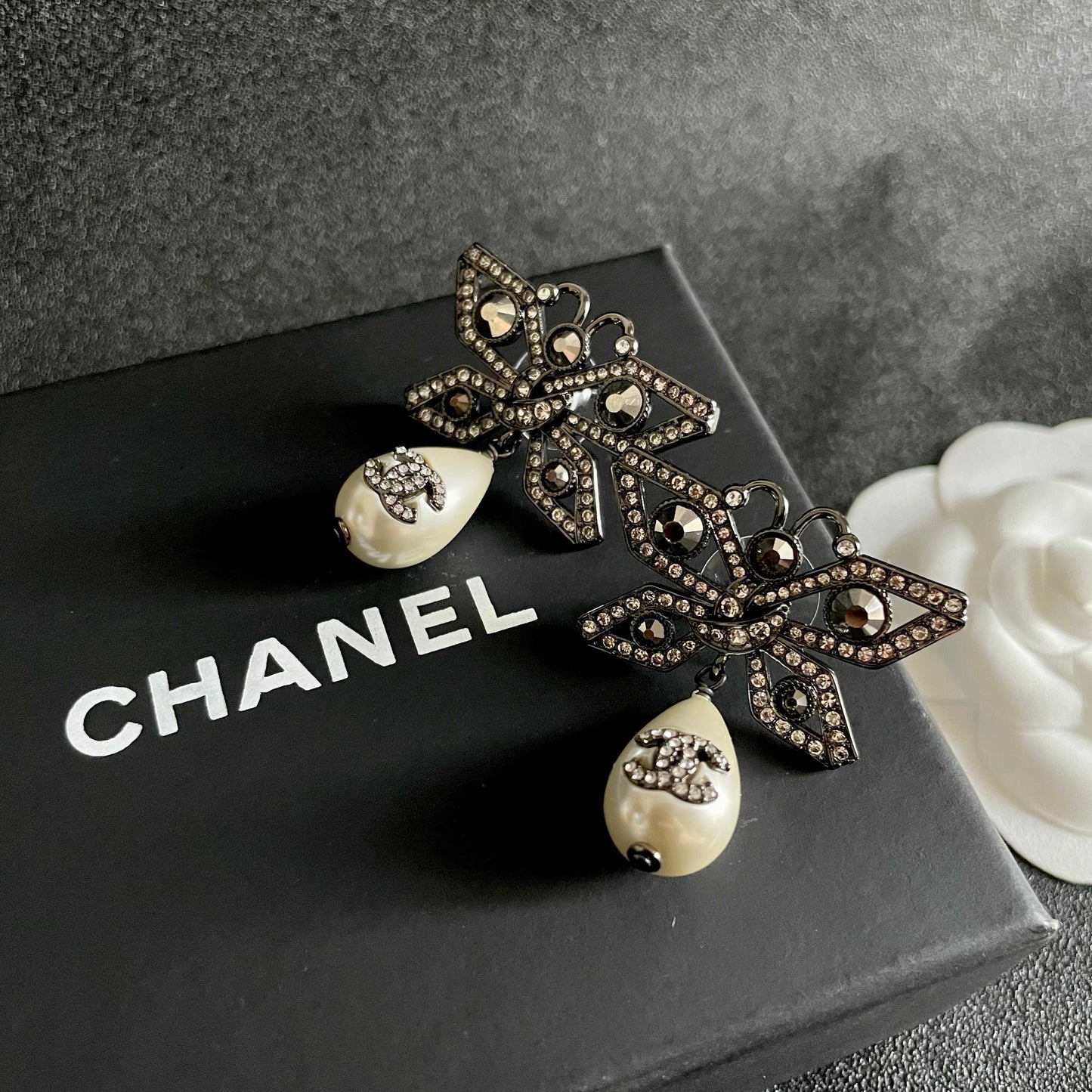 Double-C Emblem Pearl-Detail Statement Earrings – Pearl Detail – Design 018 detail view