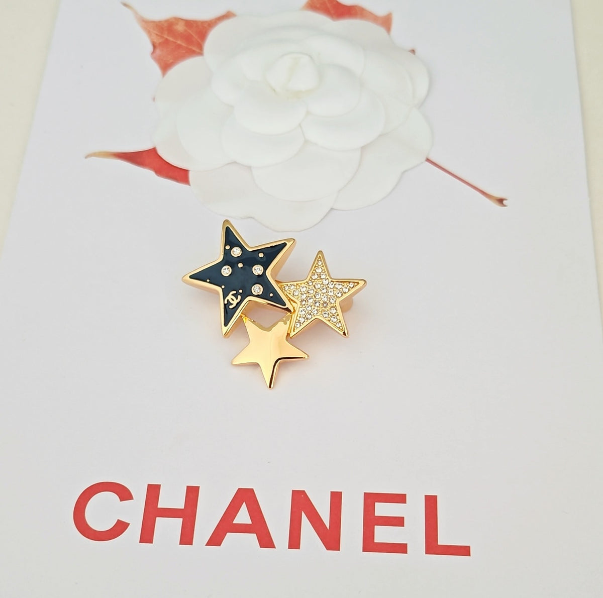 Signature Emblem Brooch in Gold-Tone – Design 013 side detail