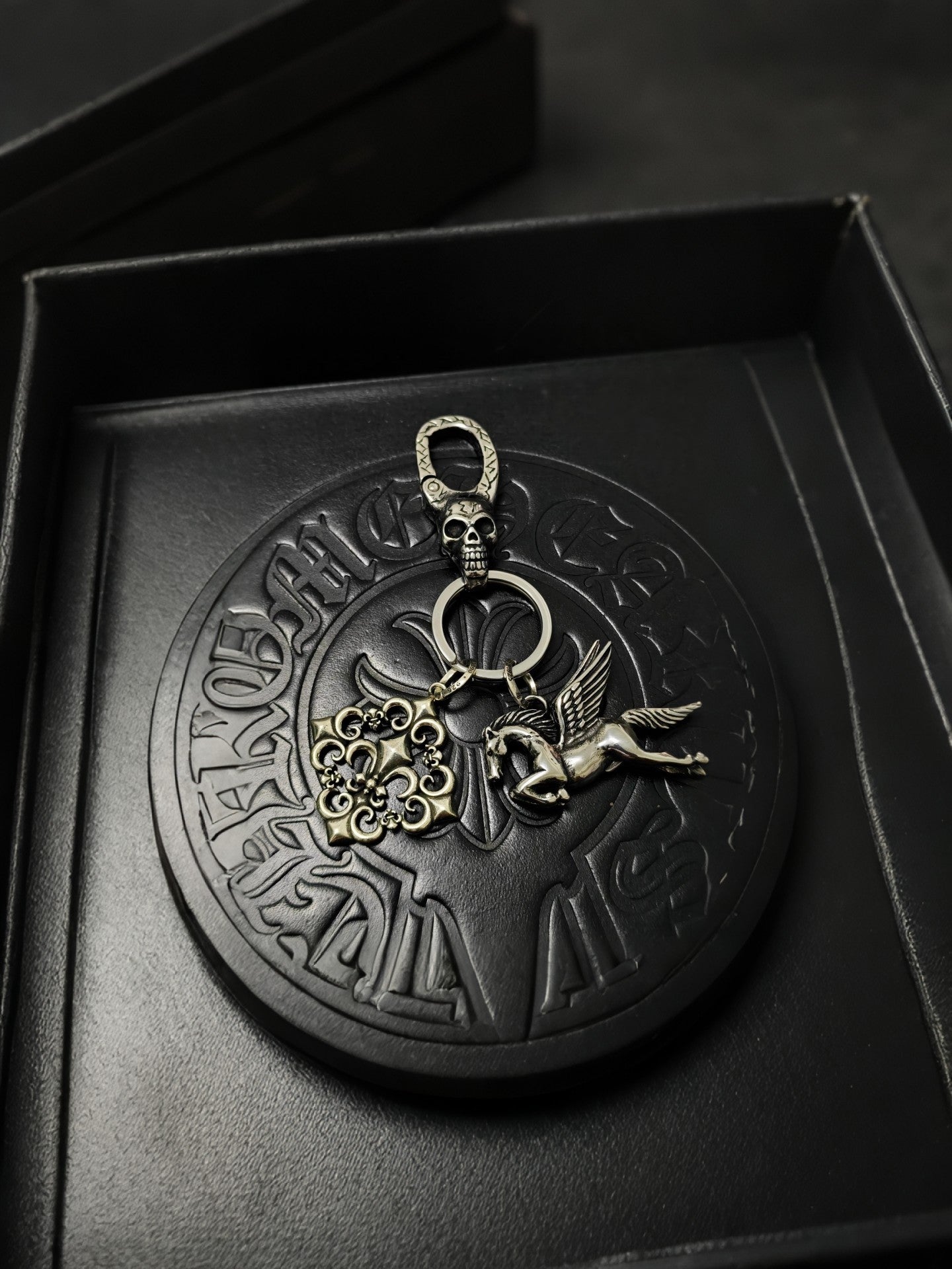 Skull Keychain in Antique Silver-Tone – Design 03 styled product view