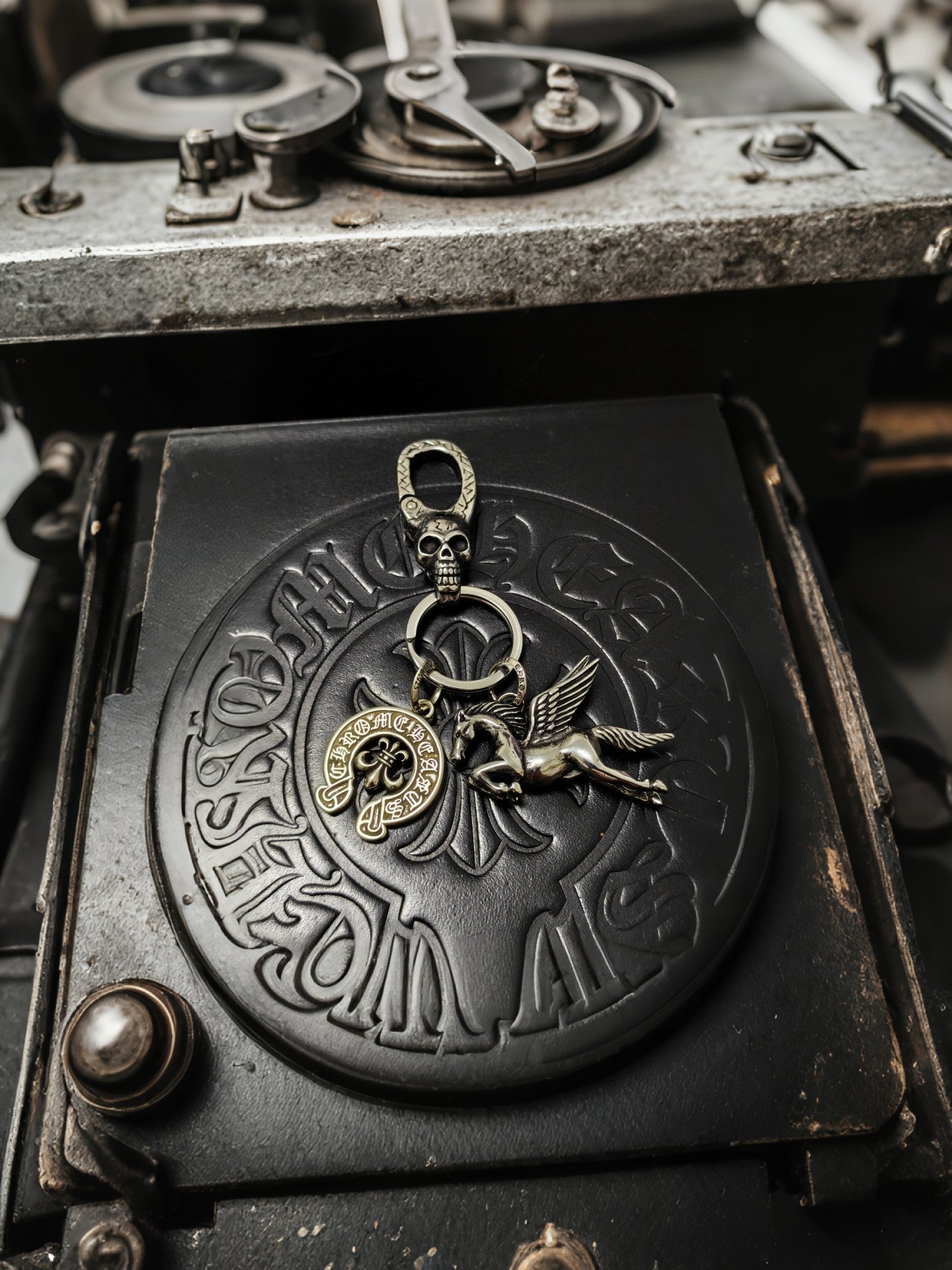 Skull Keychain in Antique Silver-Tone – Design 02 front product view