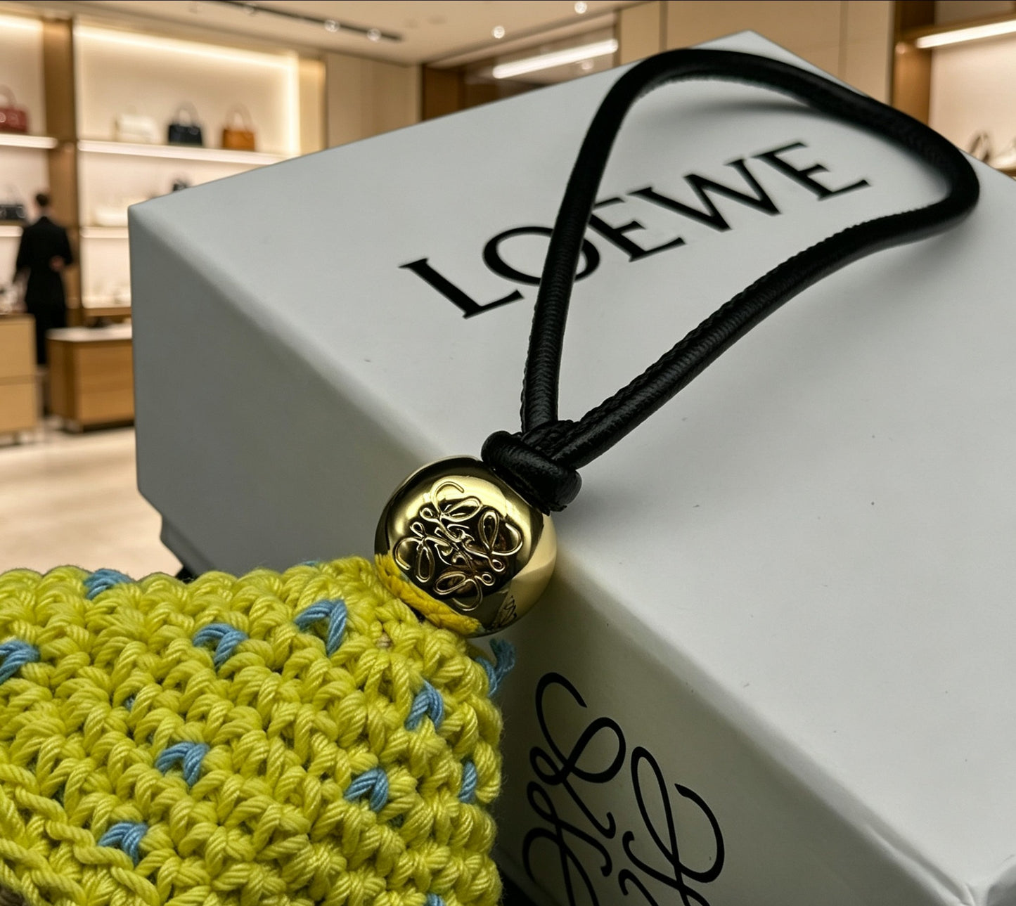 Sculptural Bag Charm in Gold-Tone with Leather Detail – Design 01 close-up detail