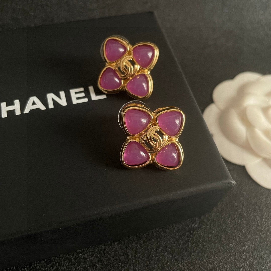 Double-C Emblem Stud Earrings in Polished Metal-Tone – Design 474 detail view