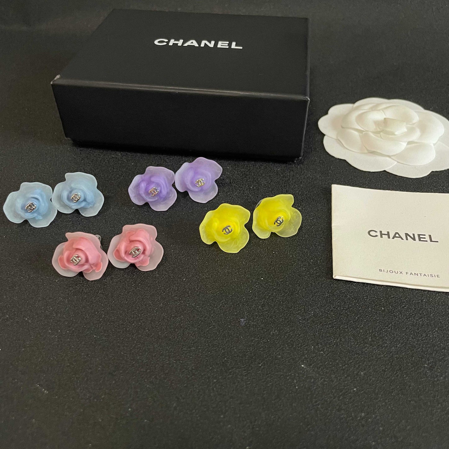 Double-C Emblem Stud Earrings in Polished Metal-Tone – Design 097 side detail