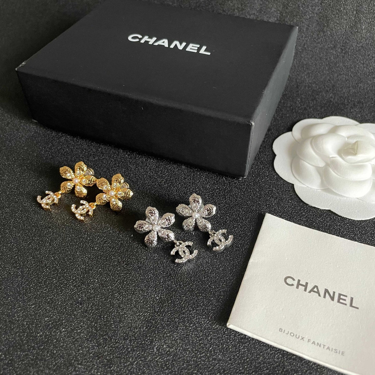 Double-C Emblem Stud Earrings in Polished Metal-Tone – Design 090 side detail