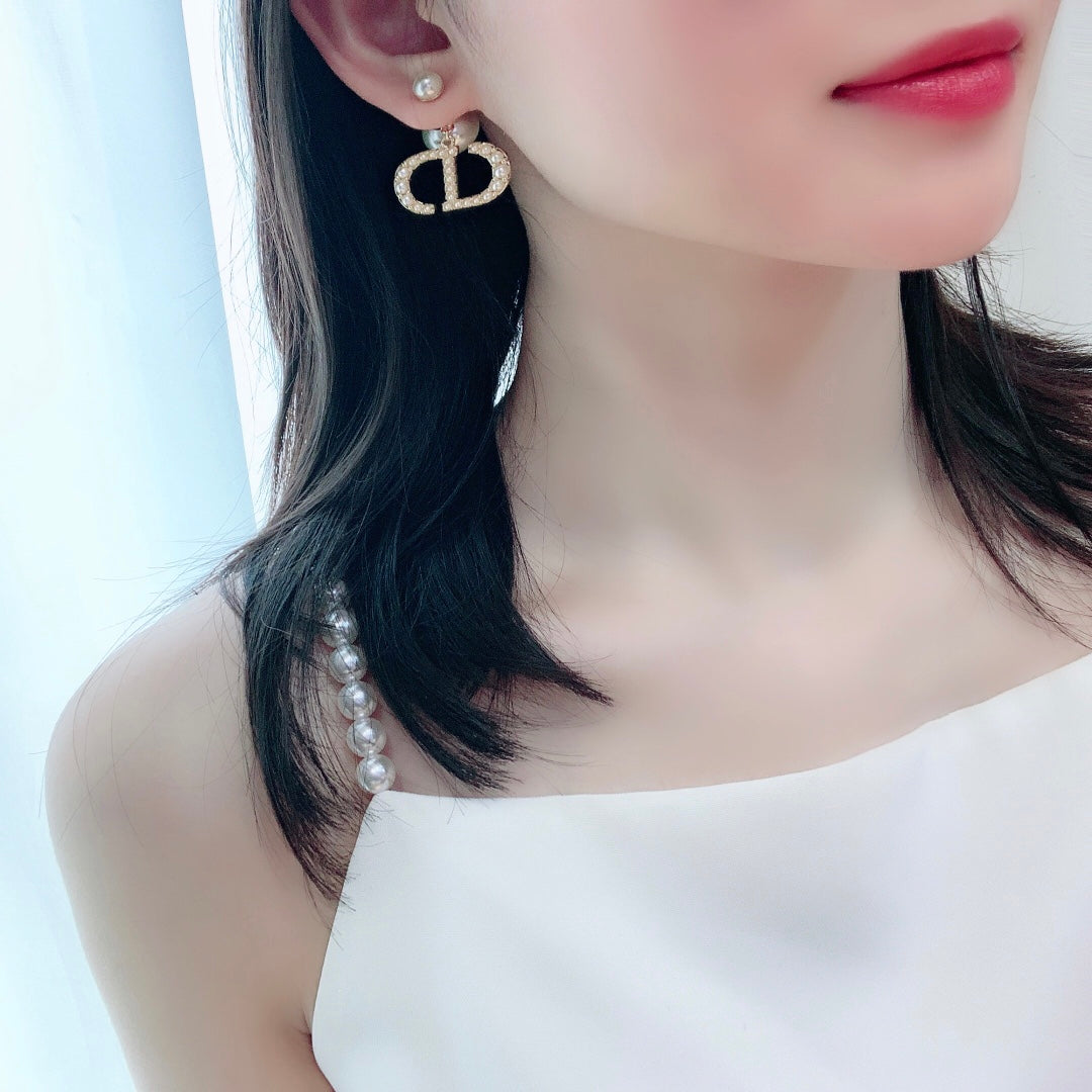 Pearl-Style Motif Stud Earrings in Polished Metal-Tone with Pearl-Style Detail – Design 007 side detail