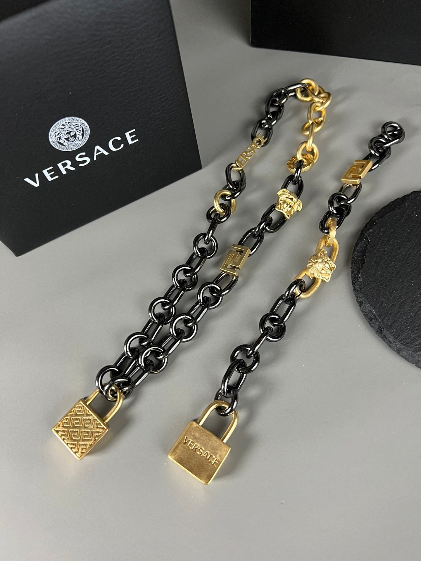 Medusa Head Pendant Necklace in Polished Metal-Tone – Design 02 close-up detail