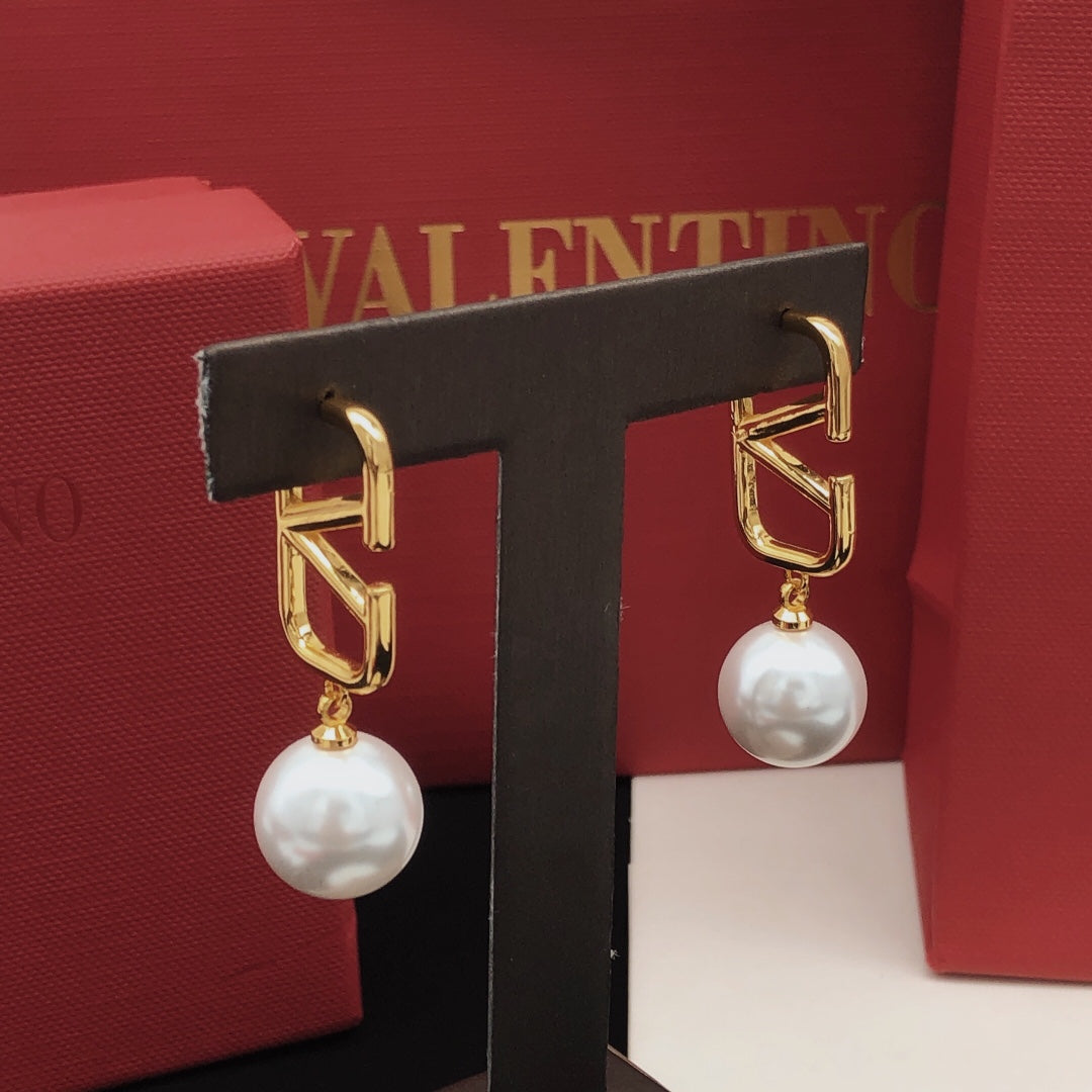 Signature Emblem Pearl-Detail Stud Earrings – Design 01 front view
