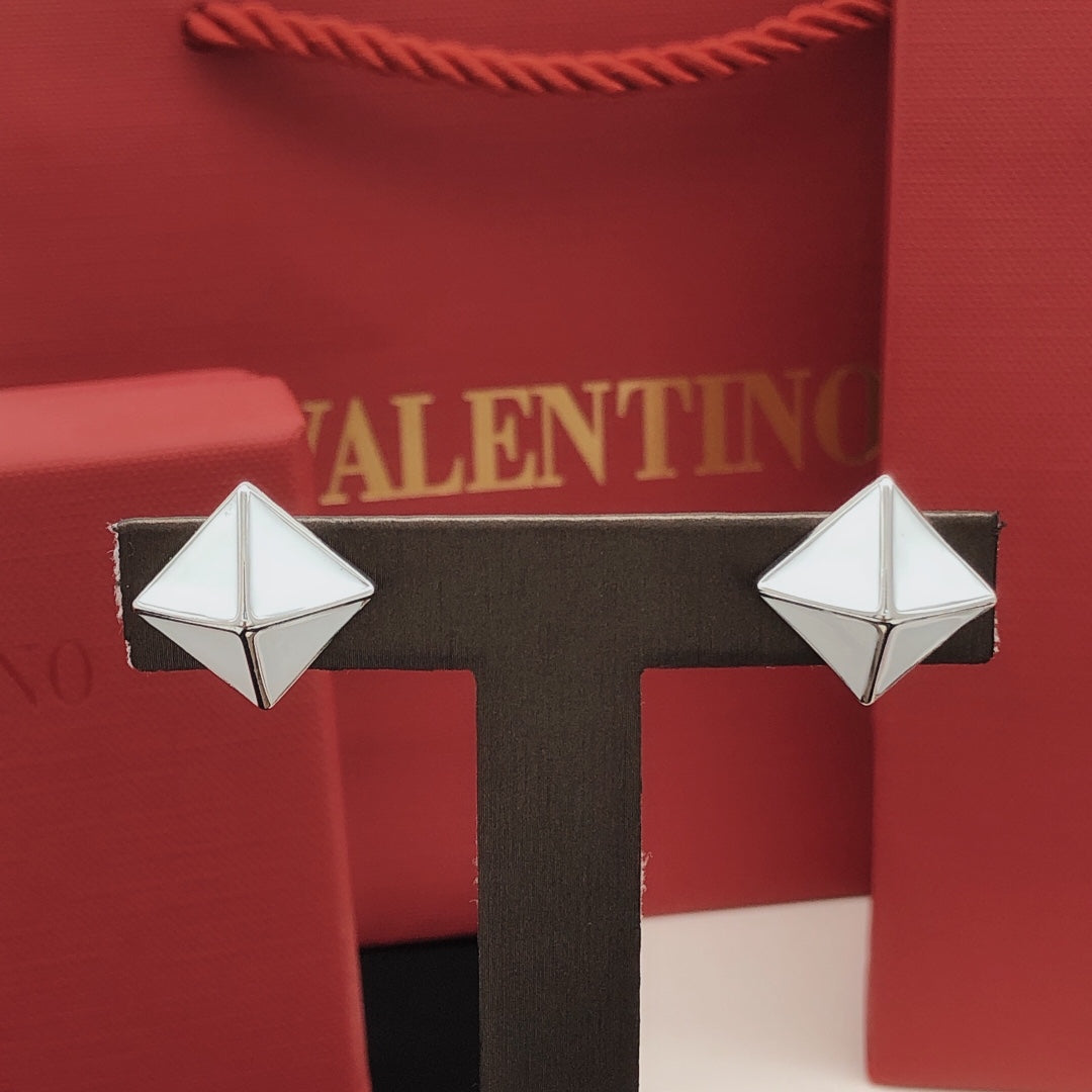 Triangle Jewelry Accessory side detail