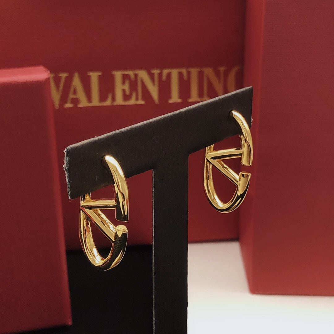 Signature Emblem Polished Stud Earrings – Small front view