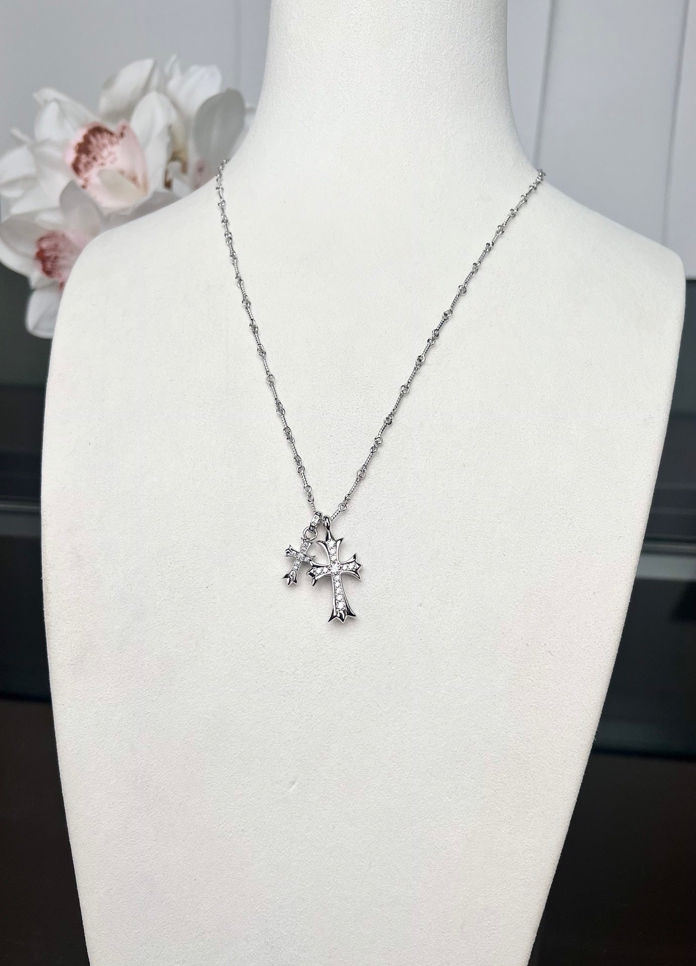 Double Cross Pendant Necklace in Metal-Tone – Design 01 main product view