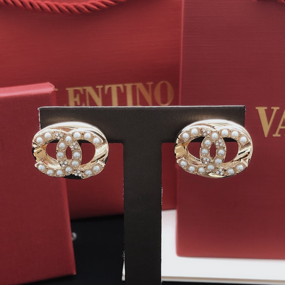Round Stud Earrings in Gold-Tone – Design 002 main product view