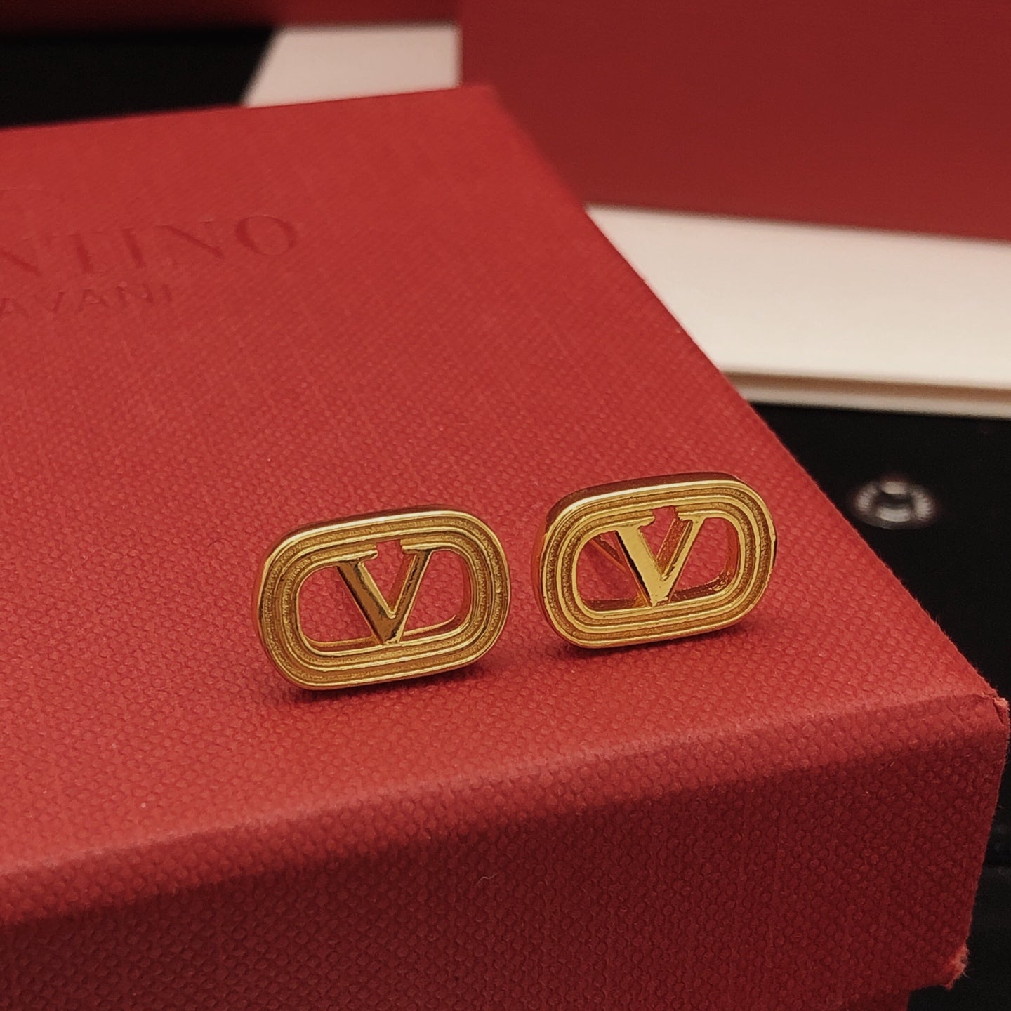 Signature Emblem Polished Stud Earrings – Design 04 detail view