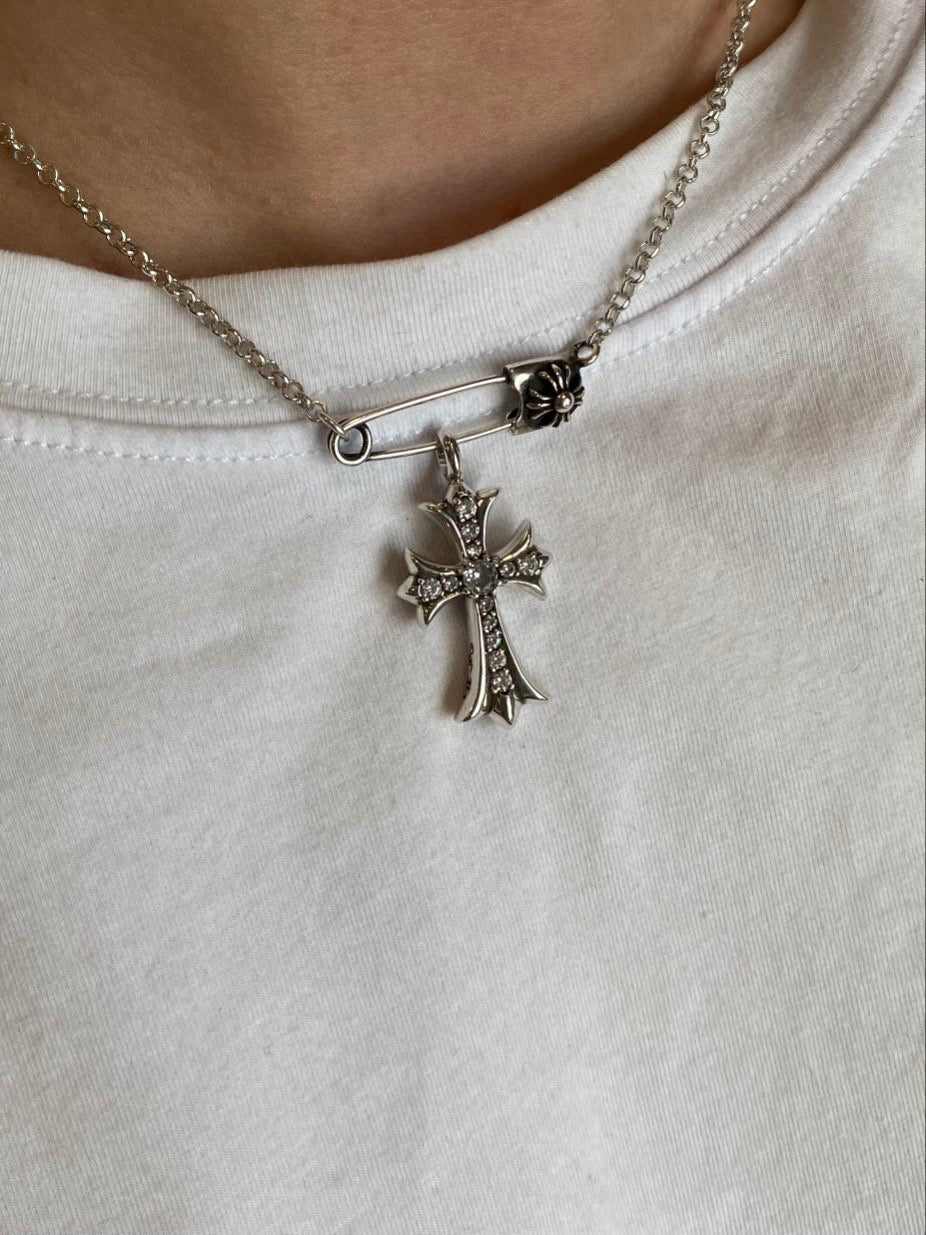 Cross Brooch in Antique Silver-Tone – Design 02 detail view