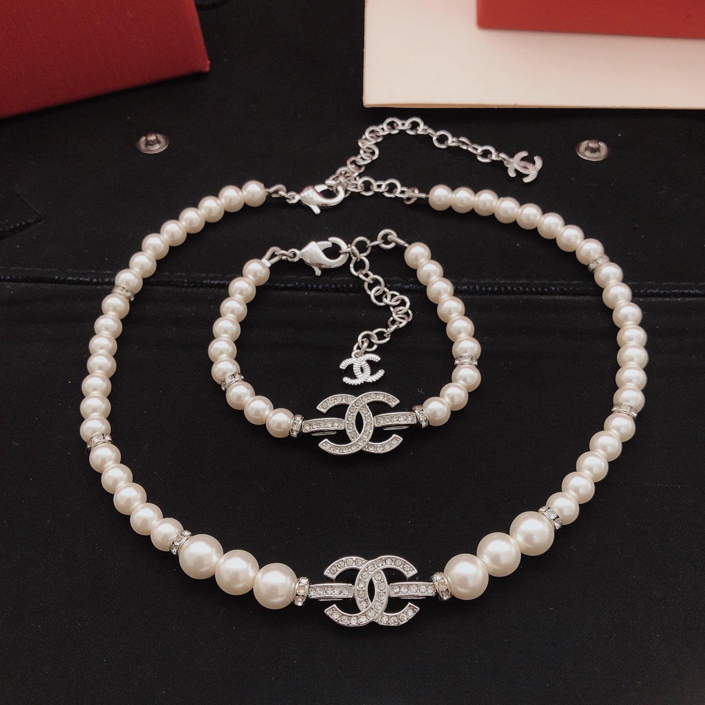 Pearl Bracelet in Silver-Tone detail view