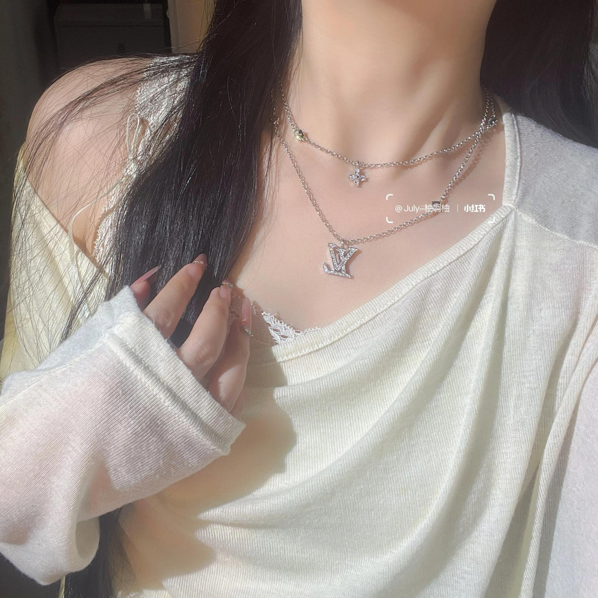 Geometric Emblem Double-Layer Pendant Necklace – Silver Detail detail view