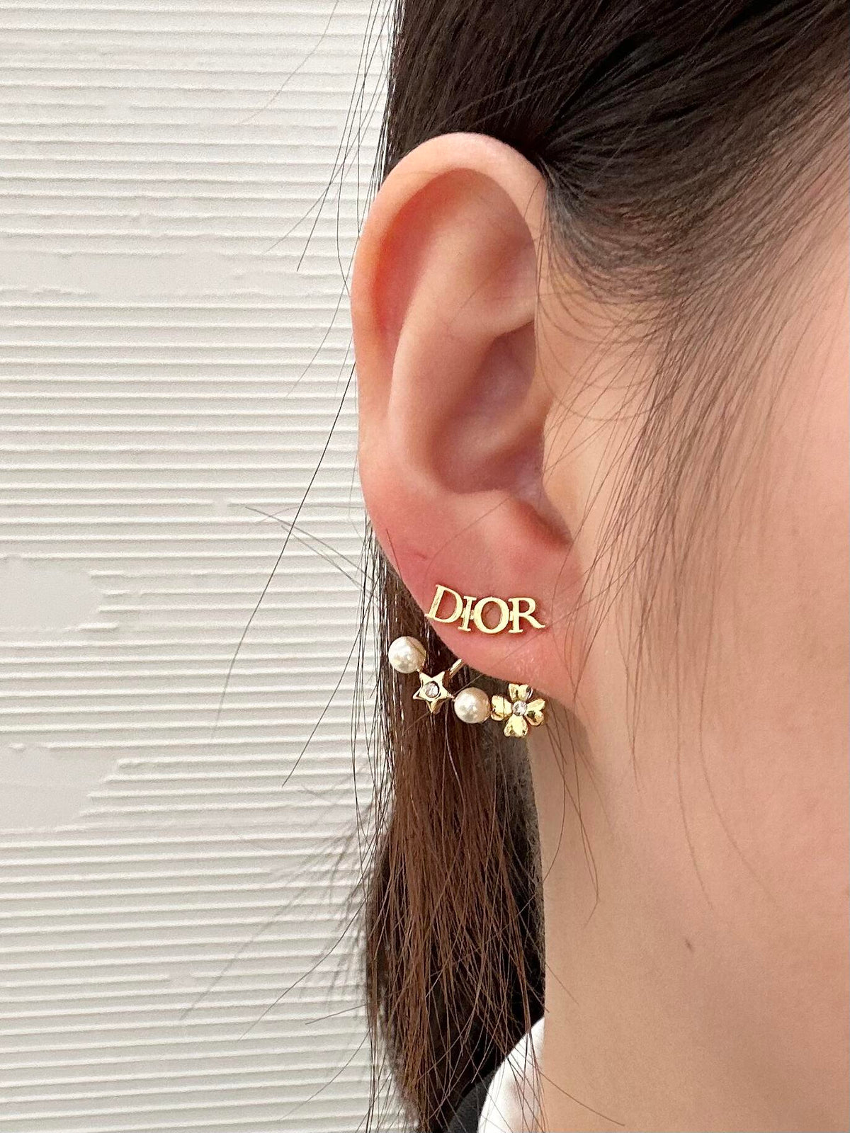 Star Motif Stud Earrings in Polished Metal-Tone – Design 009 side detail