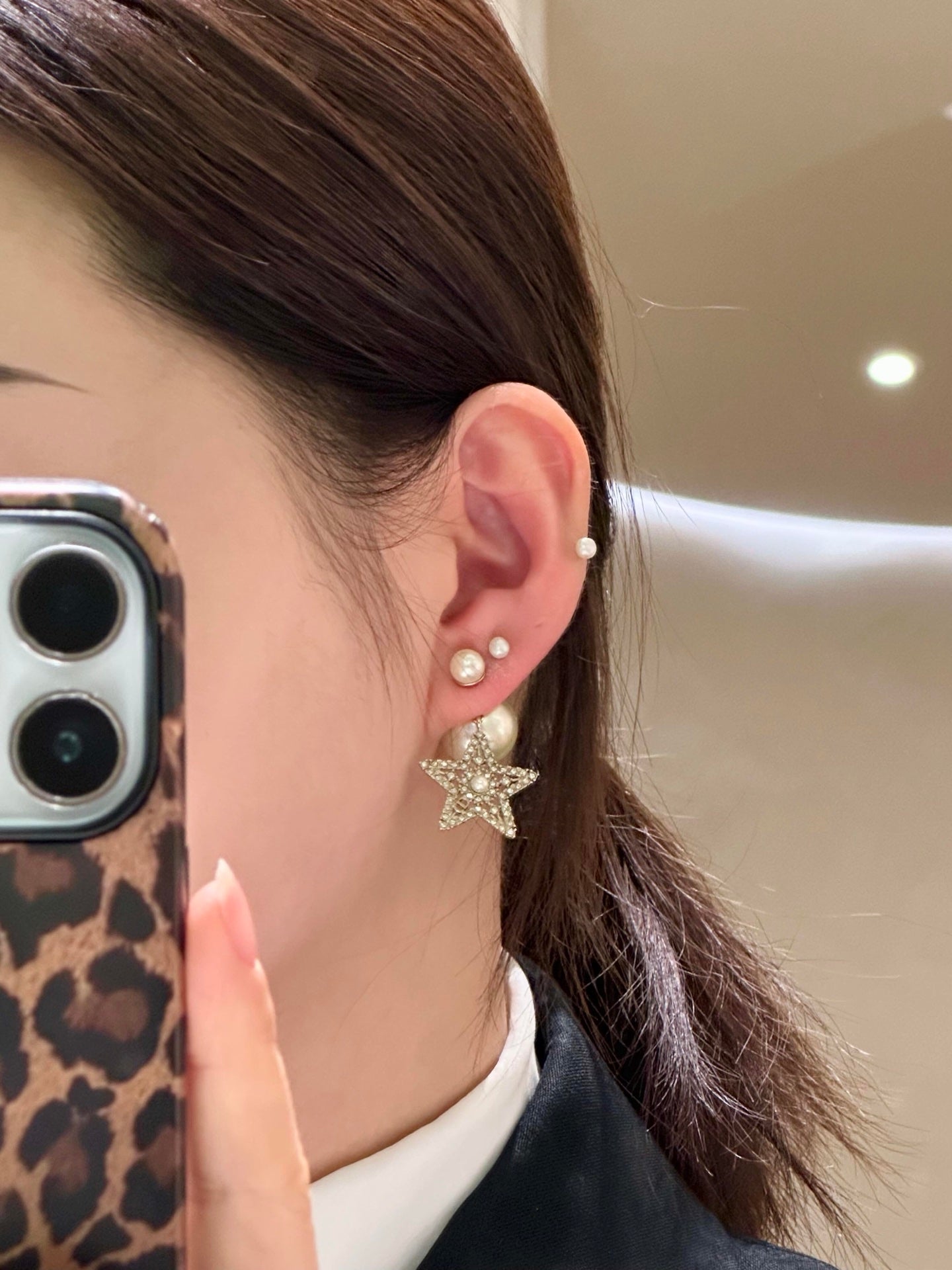 Star Motif Stud Earrings in Polished Metal-Tone – Design 004 main product view