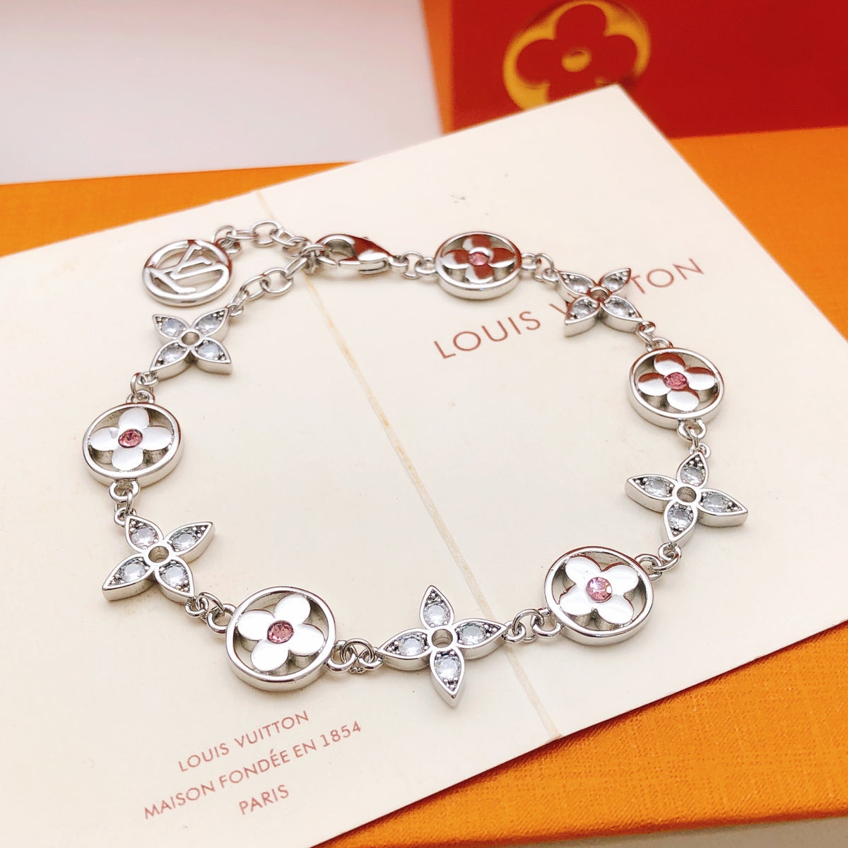Geometric Emblem Bracelet in Silver-Tone – Silver Detail – Design 009 close-up detail
