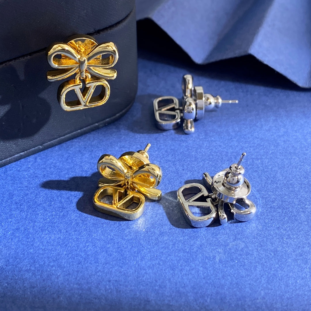 V Emblem Polished Stud Earrings – Design 03 detail view