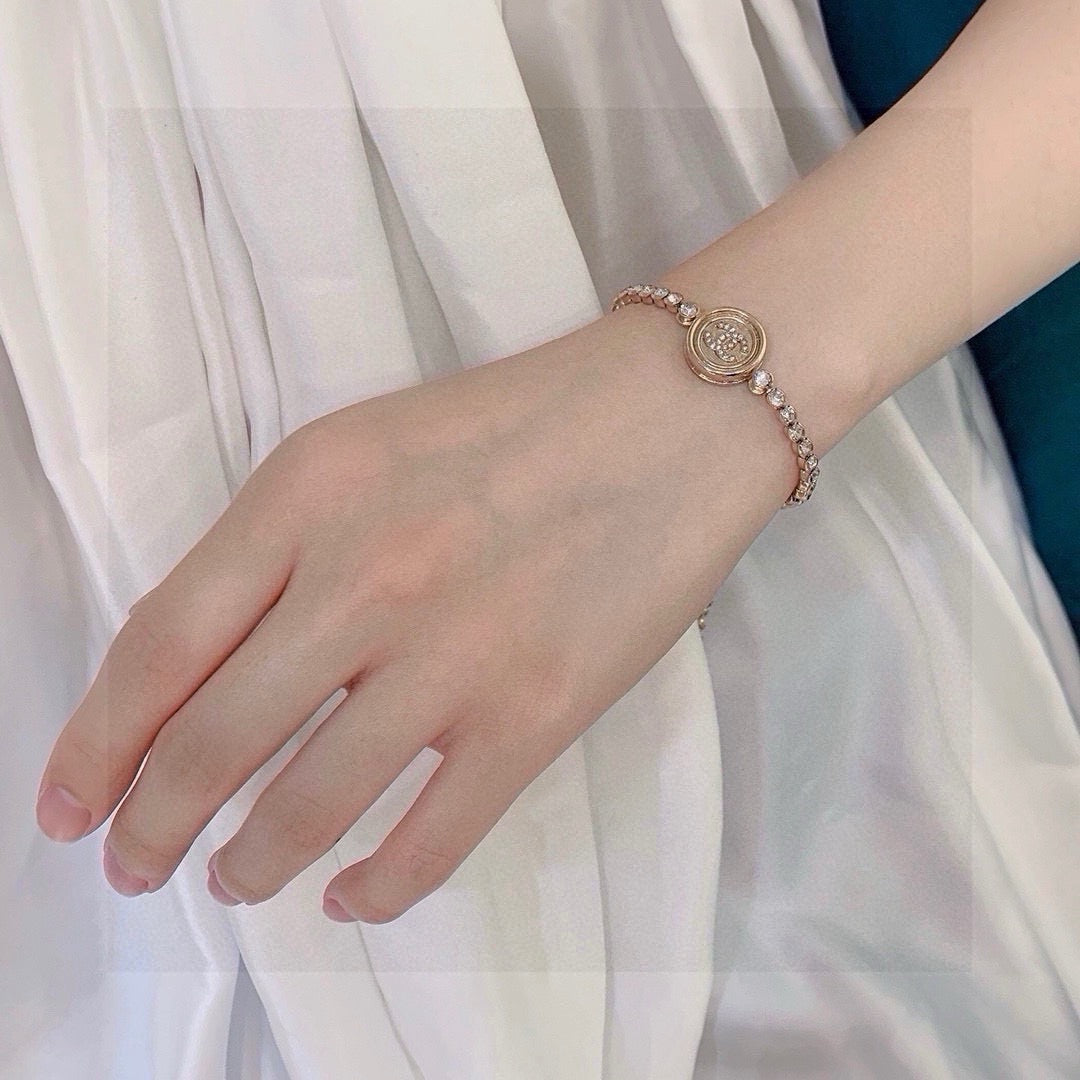 Double-C Emblem Bracelet in Gold-Tone – Design 004 detail view
