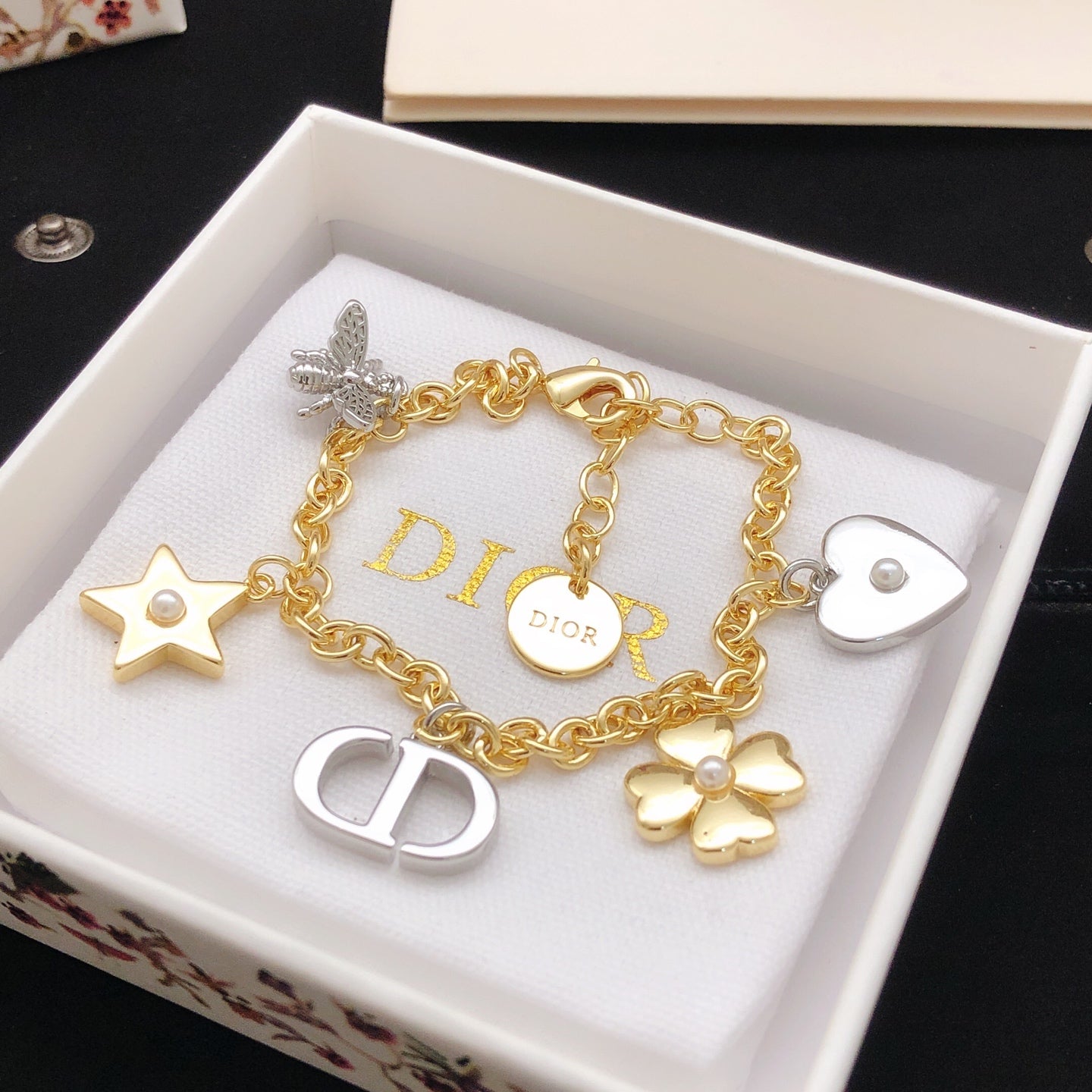 Heart Motif Statement Bracelet in Polished Metal-Tone – Design 002 side detail