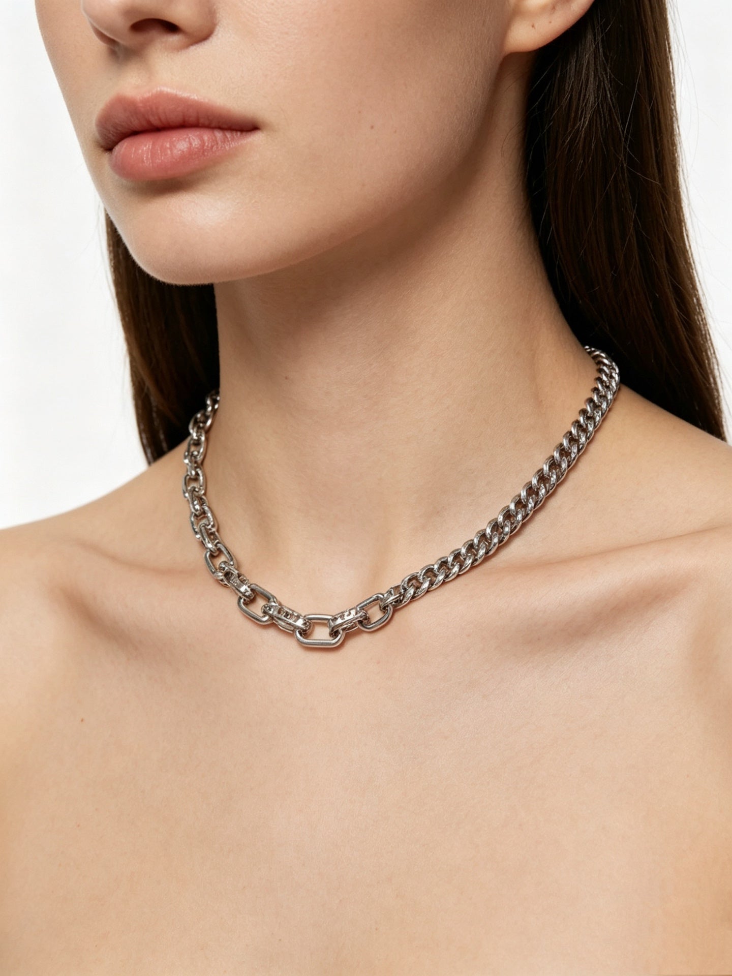 Chain Pendant Necklace in Silver-Tone – Design 007 detail view
