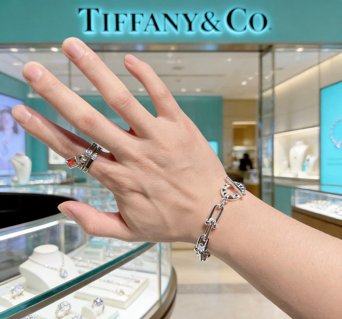 Signature Motif Bracelet in Silver-Tone – Vintage Detail – Design 44 main product view