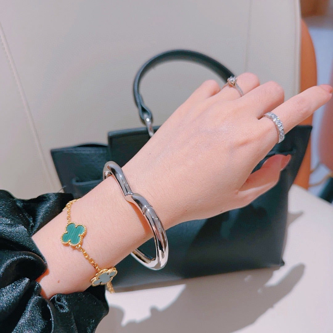 Horse Bangle in Gold-Tone – Design 021 detail view