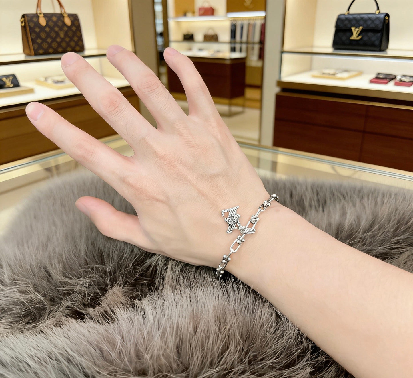 Chain Bracelet in Silver-Tone – Design 008 detail view