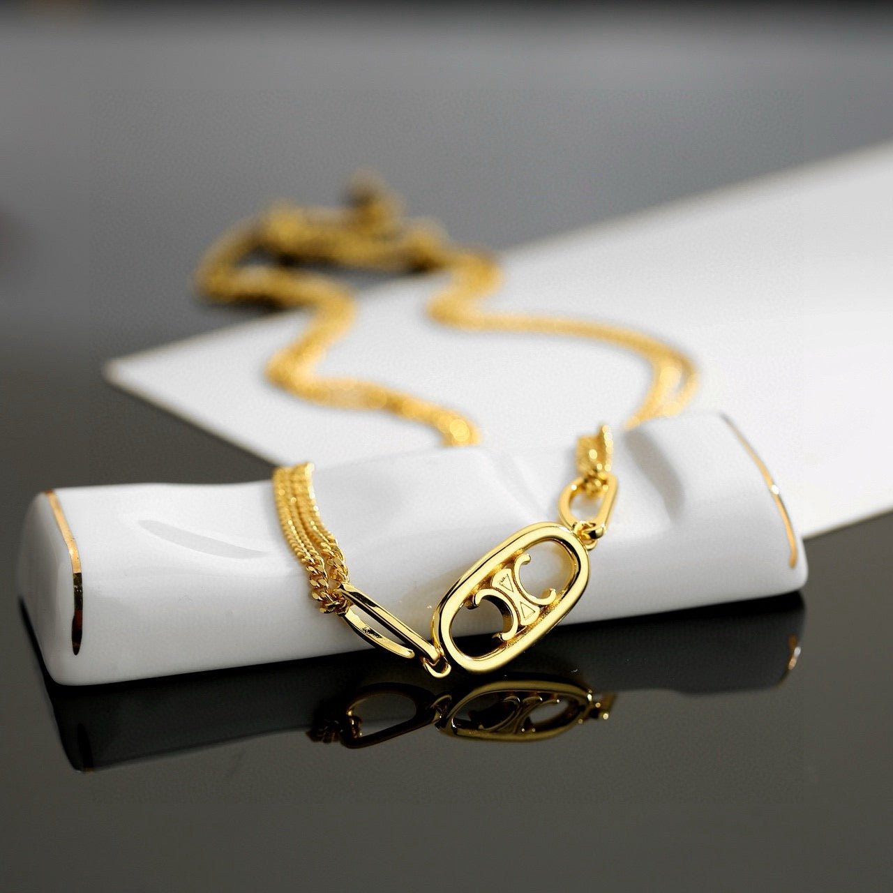 Triomphe-Inspired Emblem Chain Jewelry – Design 02 detail view