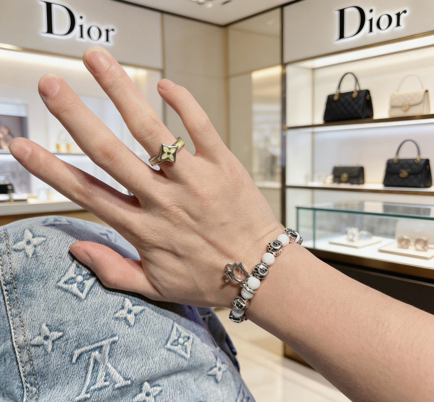 Star Motif Statement Bracelet in Silver-Tone with Vintage-Style Finish – Design 008 detail view