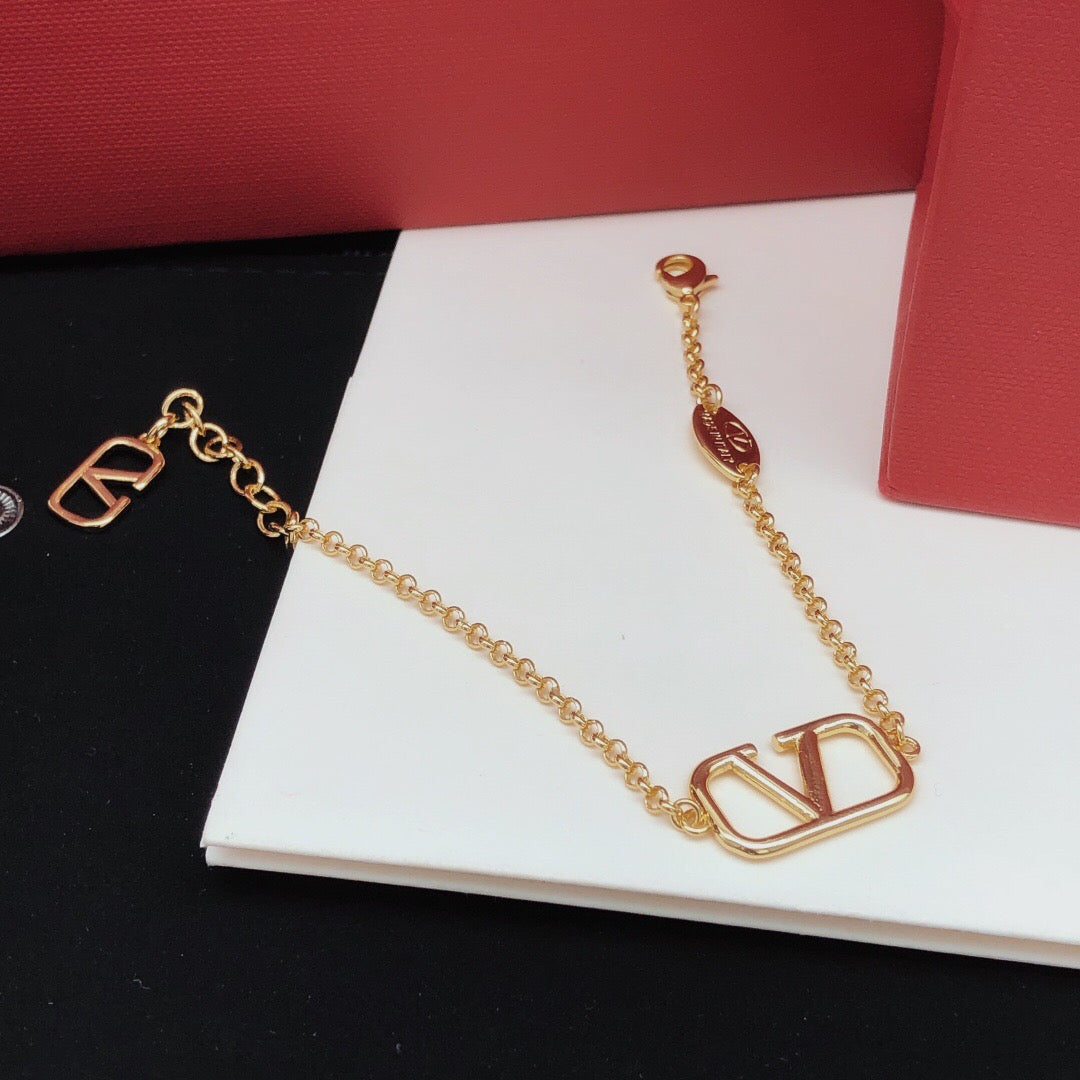 V Emblem Bracelet in Gold-Tone – Design 02 styled detail