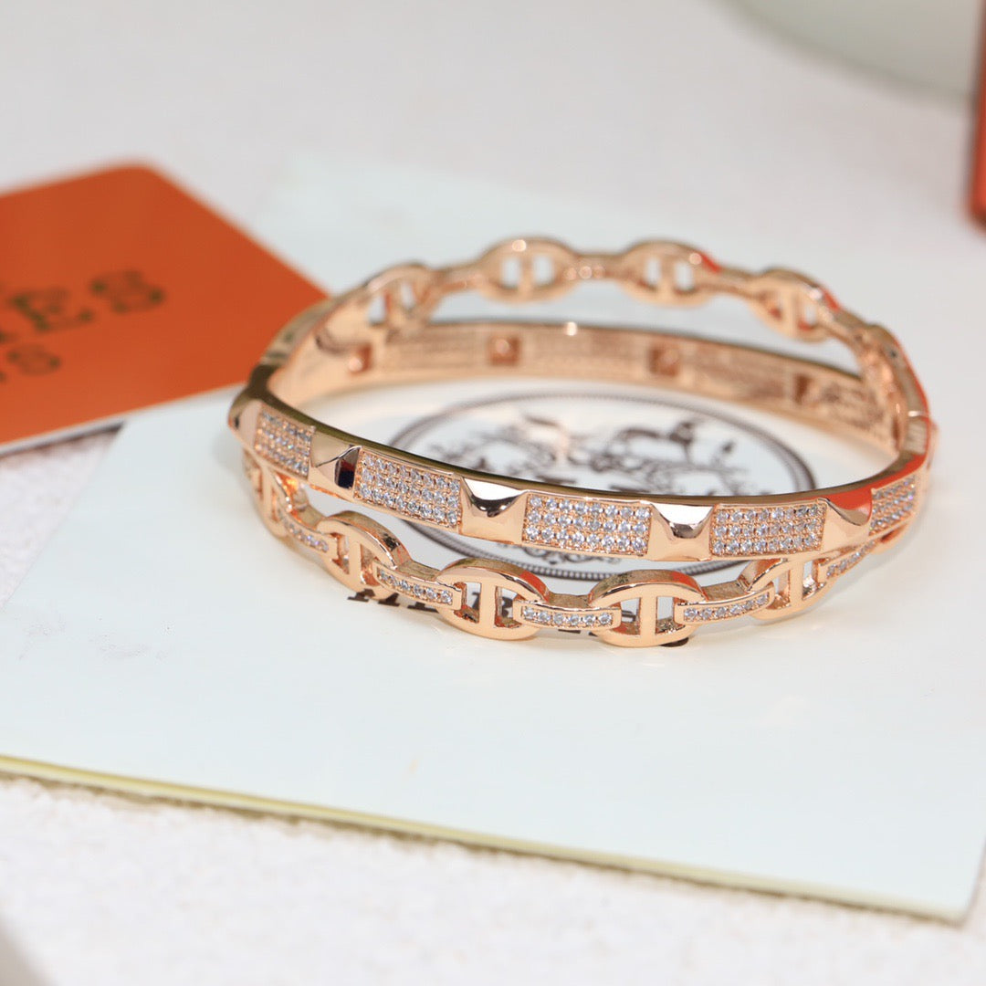 Horse Bangle in Polished Metal-Tone – Design 009 detail view