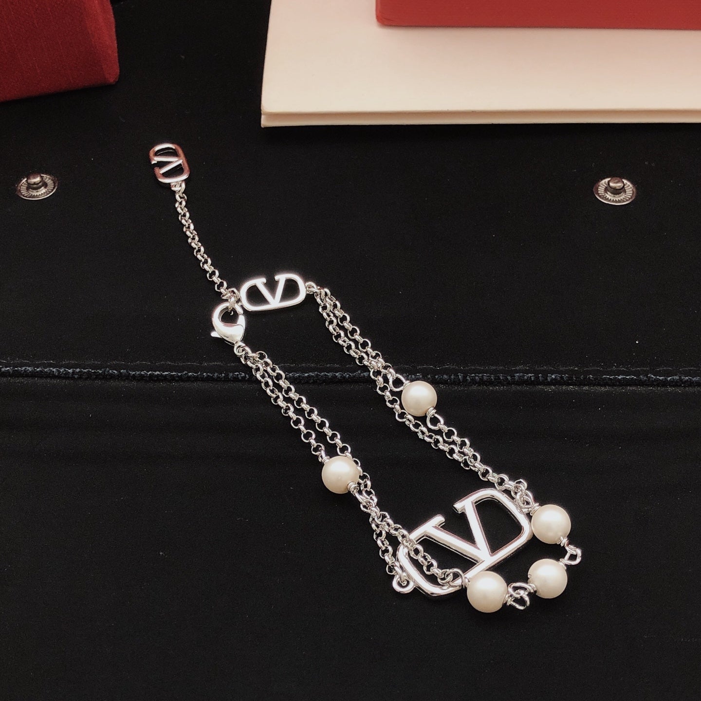 Signature Emblem Double-Layer Bracelet – Double Layer detail view