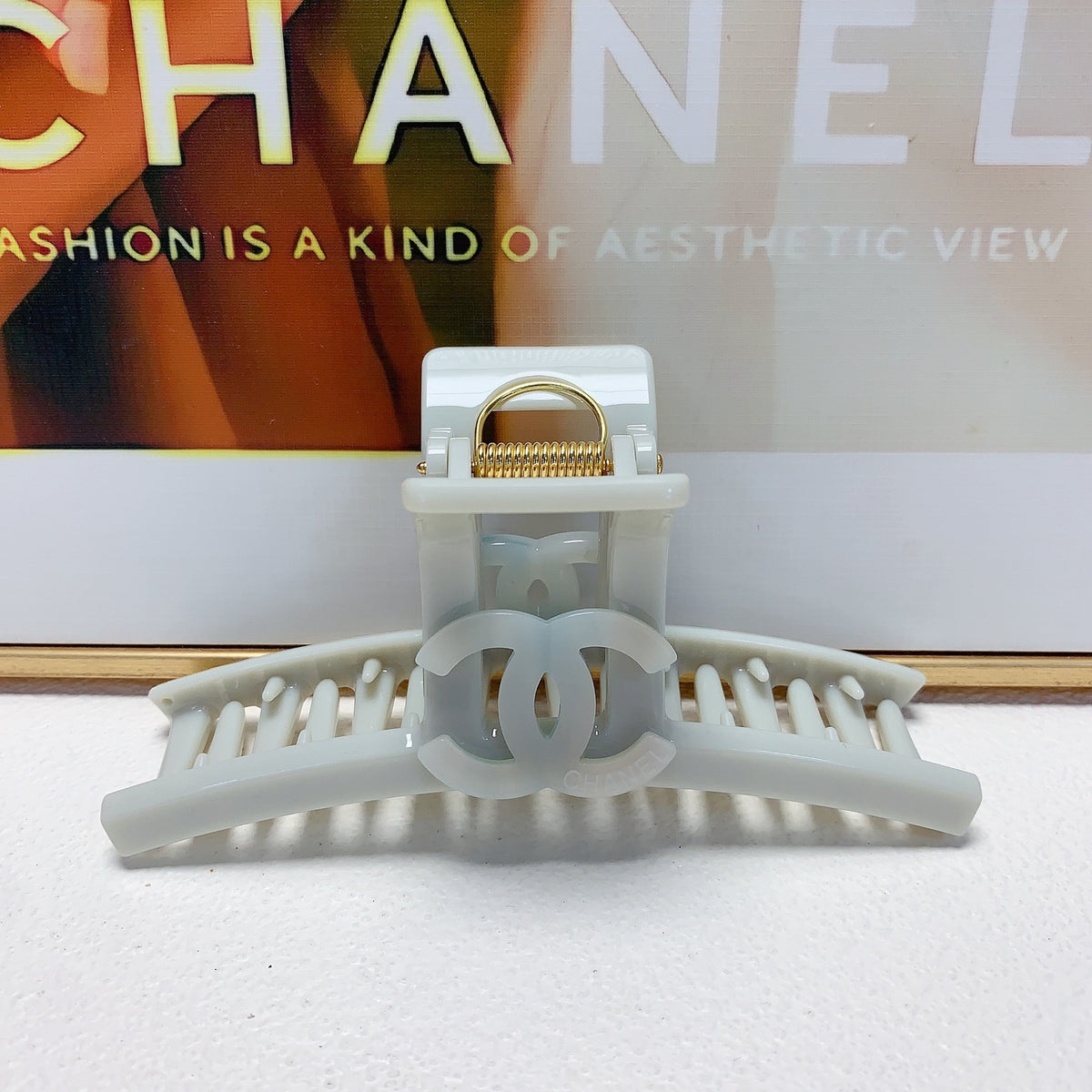 Signature Emblem Hair Clip – Design 008 detail view