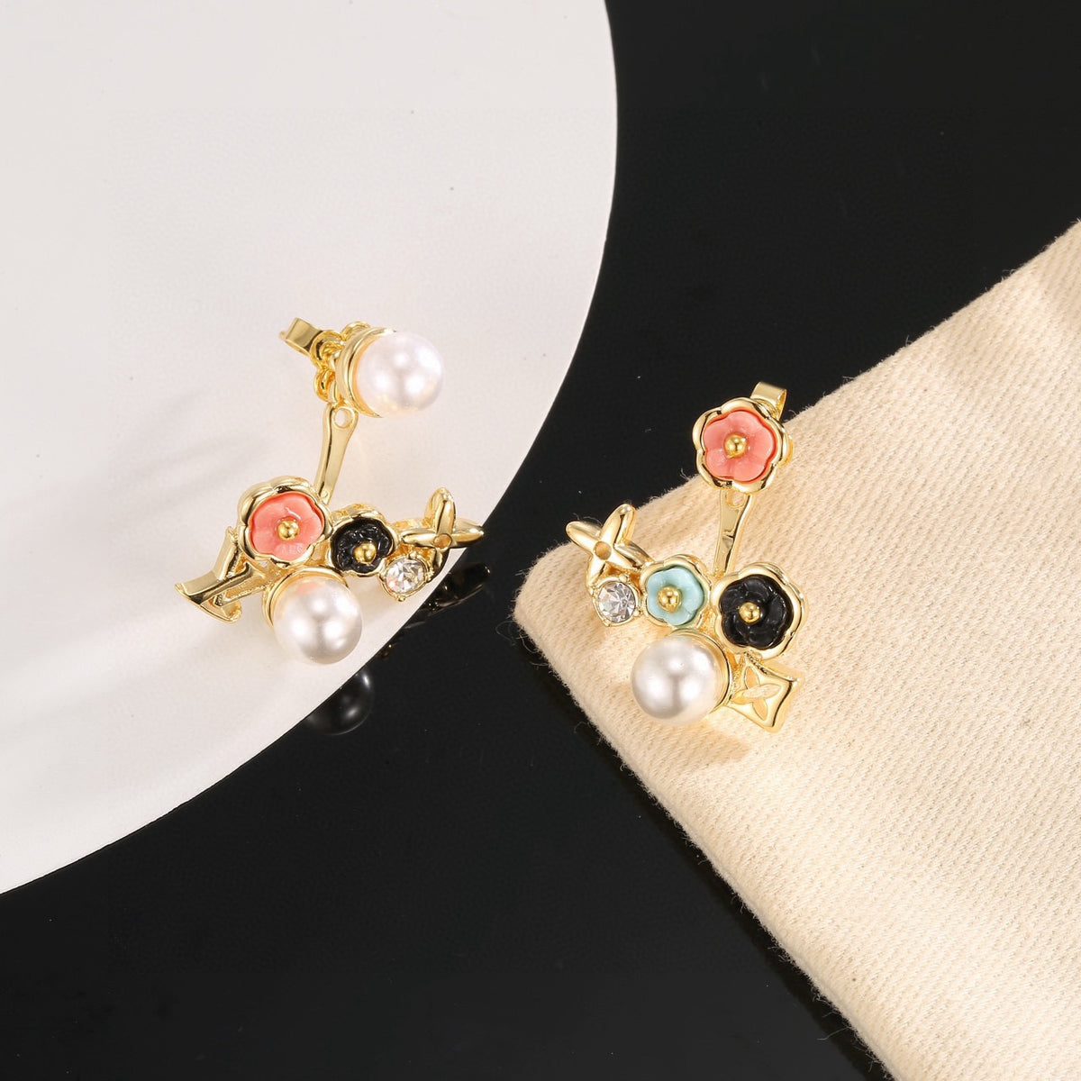 Clover Stud Earrings in Polished Metal-Tone – Clover Detail – Design 004 front product view