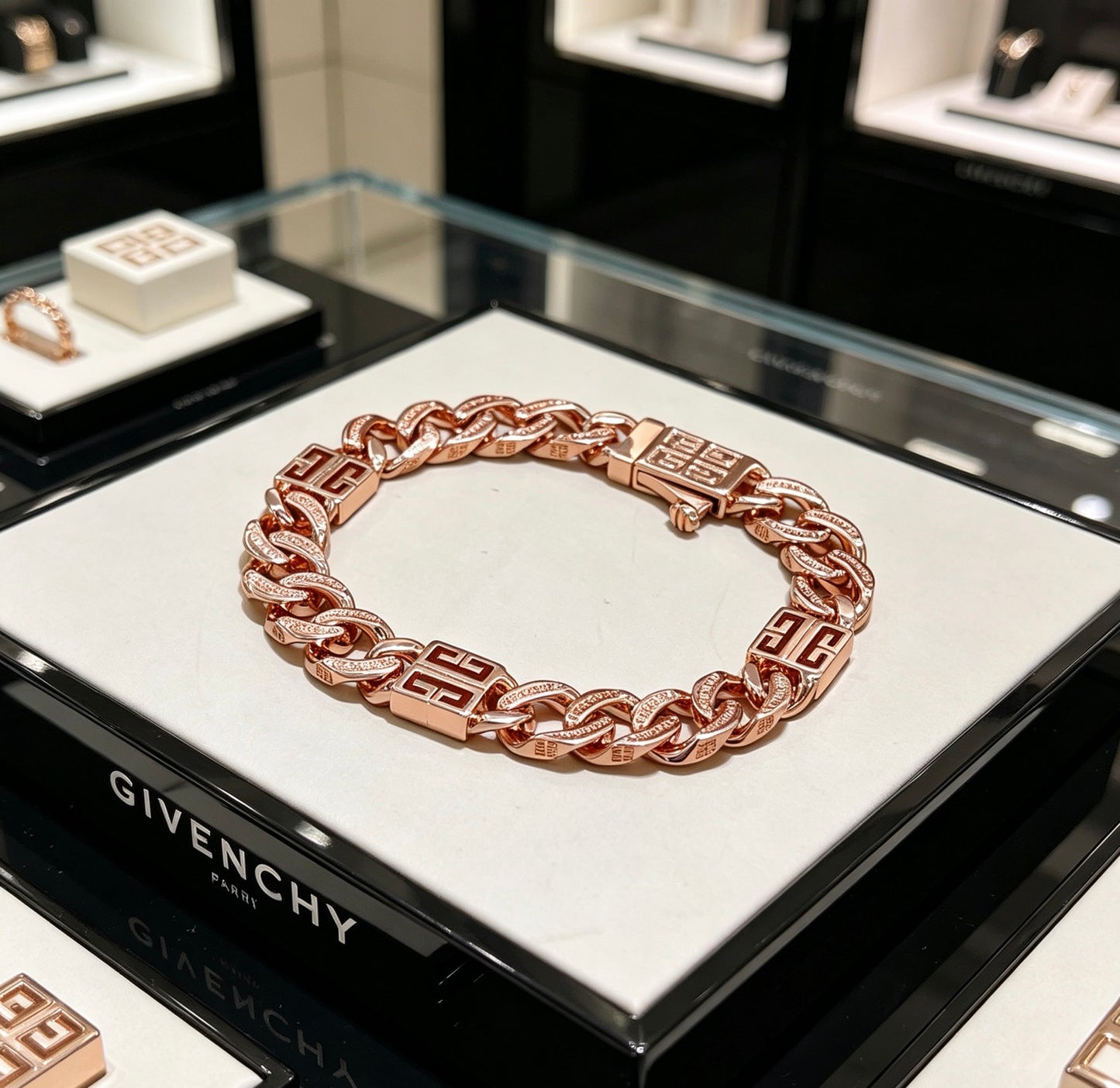 4G Emblem Emblem Bracelet – Design 06 detail view