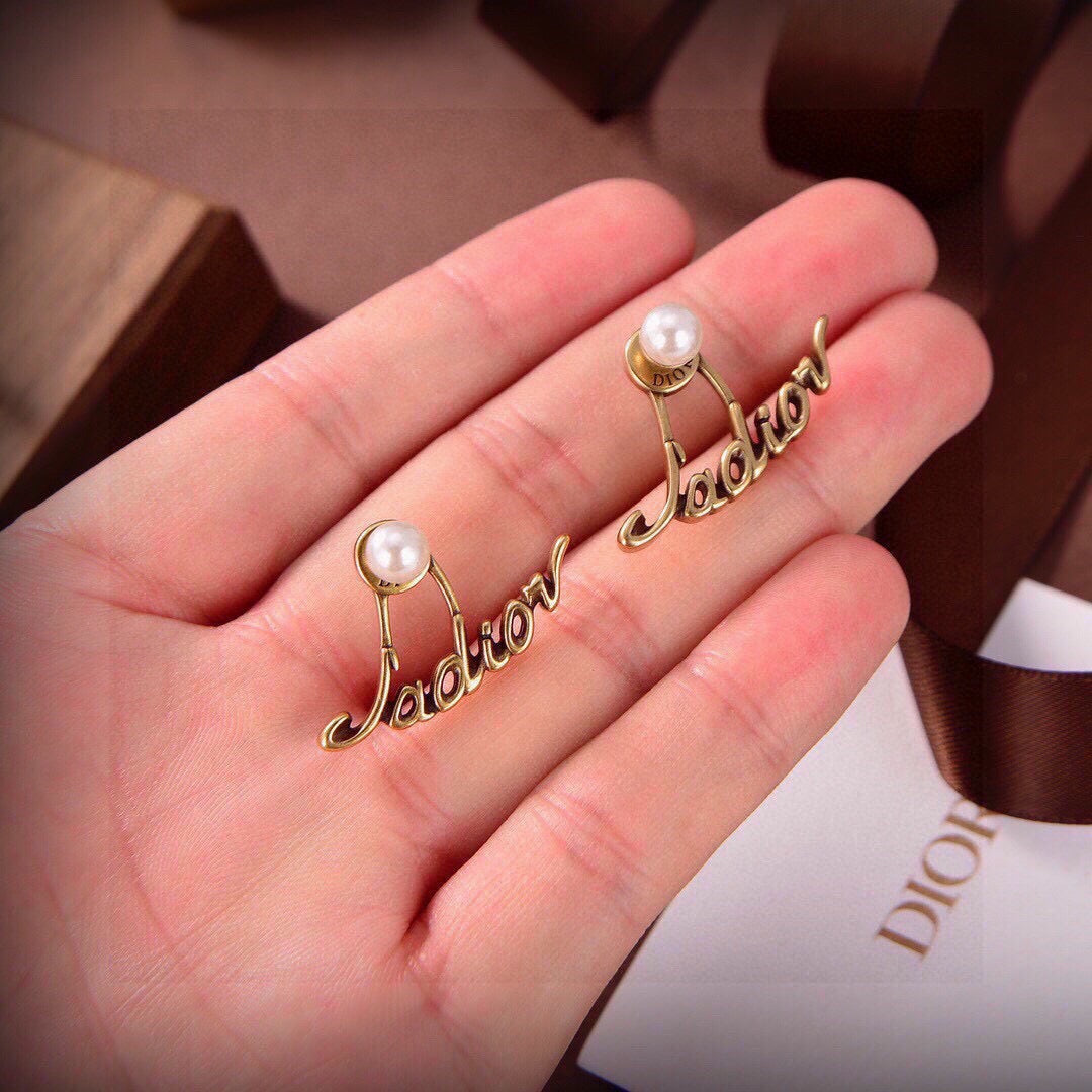 Graphic Letter Motif Stud Earrings in Polished Metal-Tone – Design 004 detail view