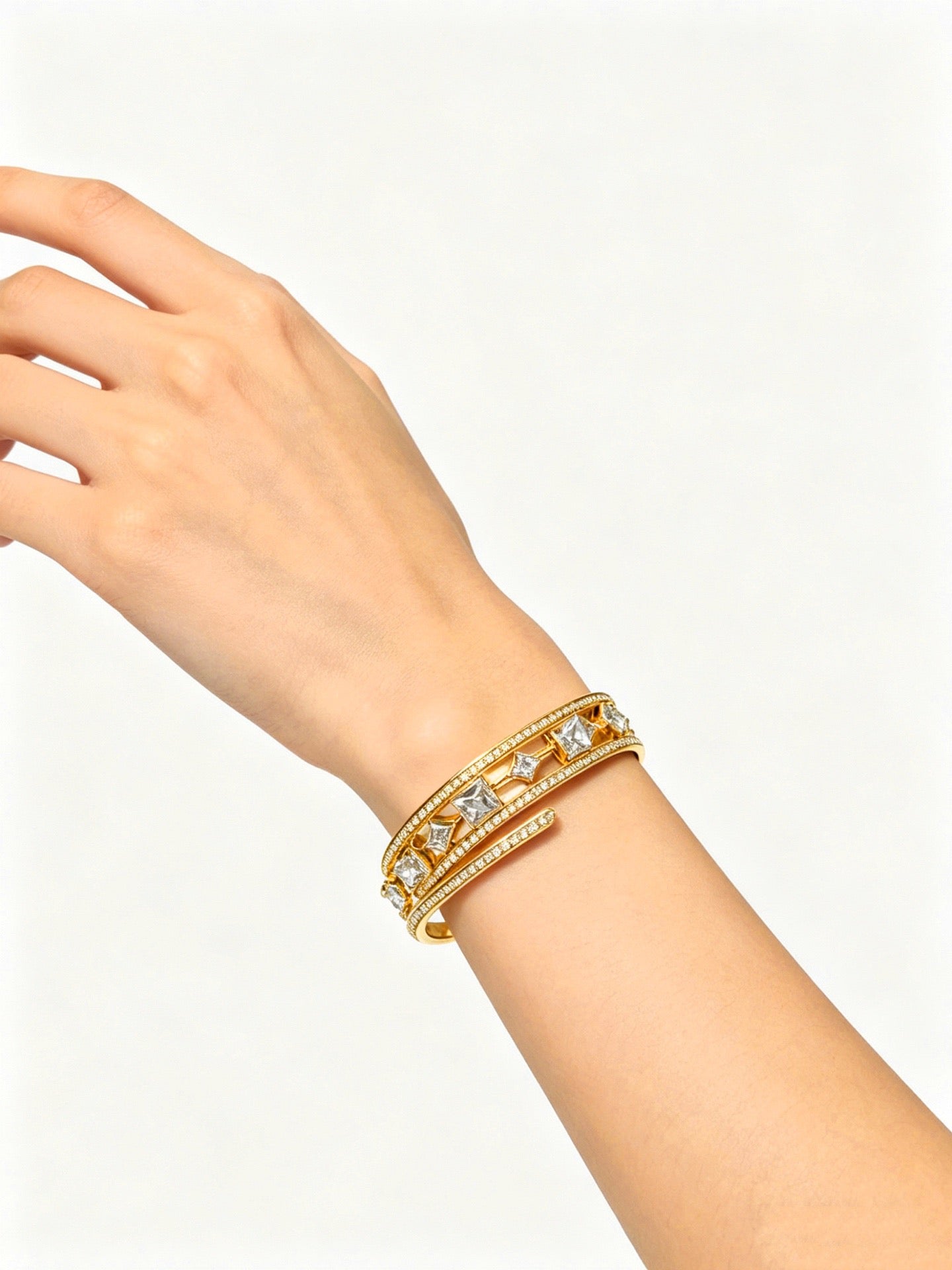 Sculptural Statement Bracelet in Gold-Tone – Design 185 detail view