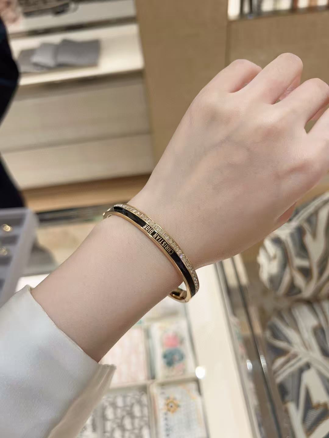 Graphic Letter Motif Statement Bracelet in Silver-Tone – Design 005 detail view