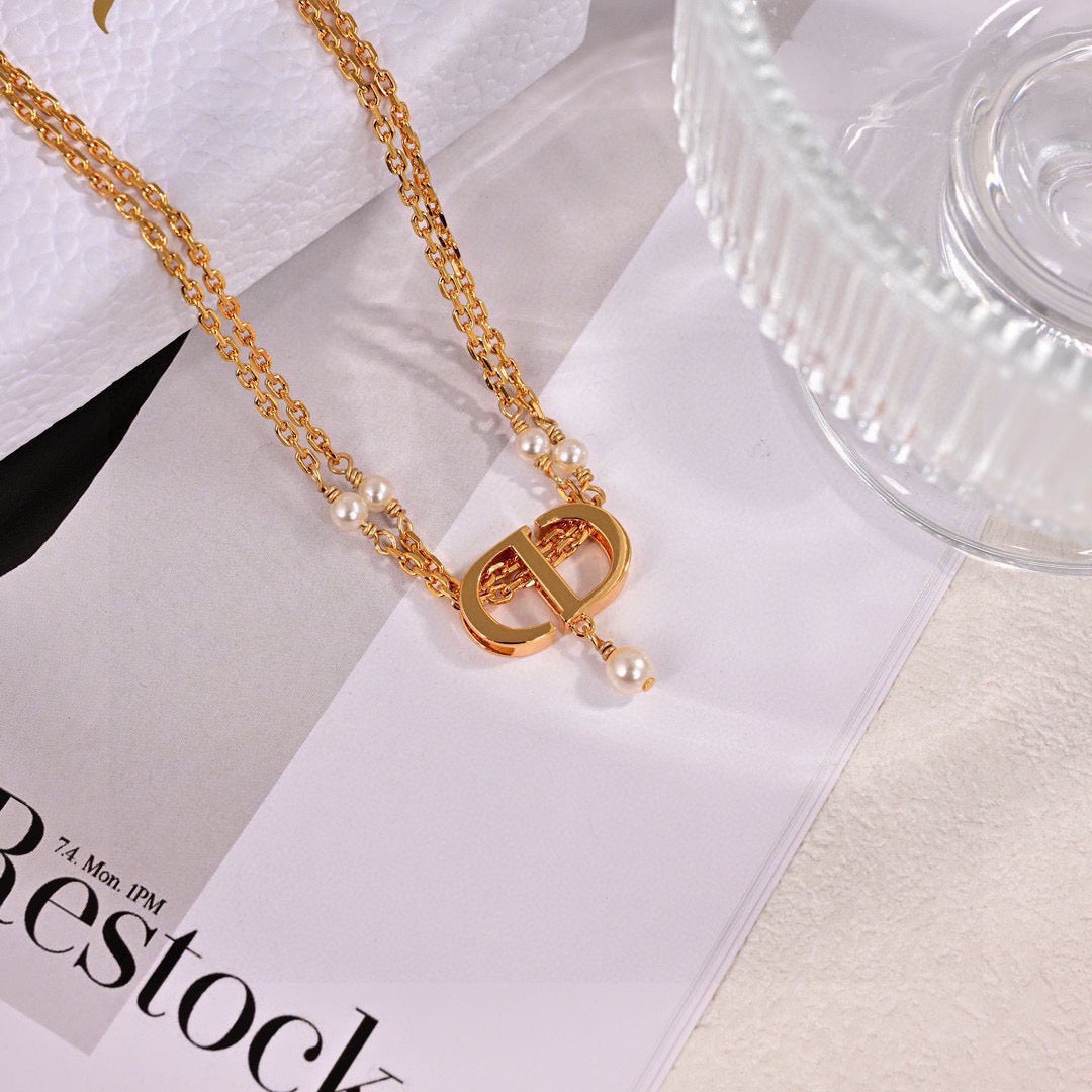 Graphic Letter Motif Pendant Necklace in Polished Metal-Tone – Design 027 front view