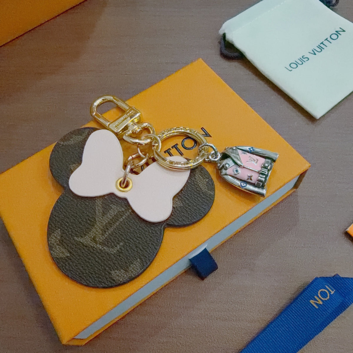 Bag Motif Keychain – Bag Detail – Design 106 styled product view