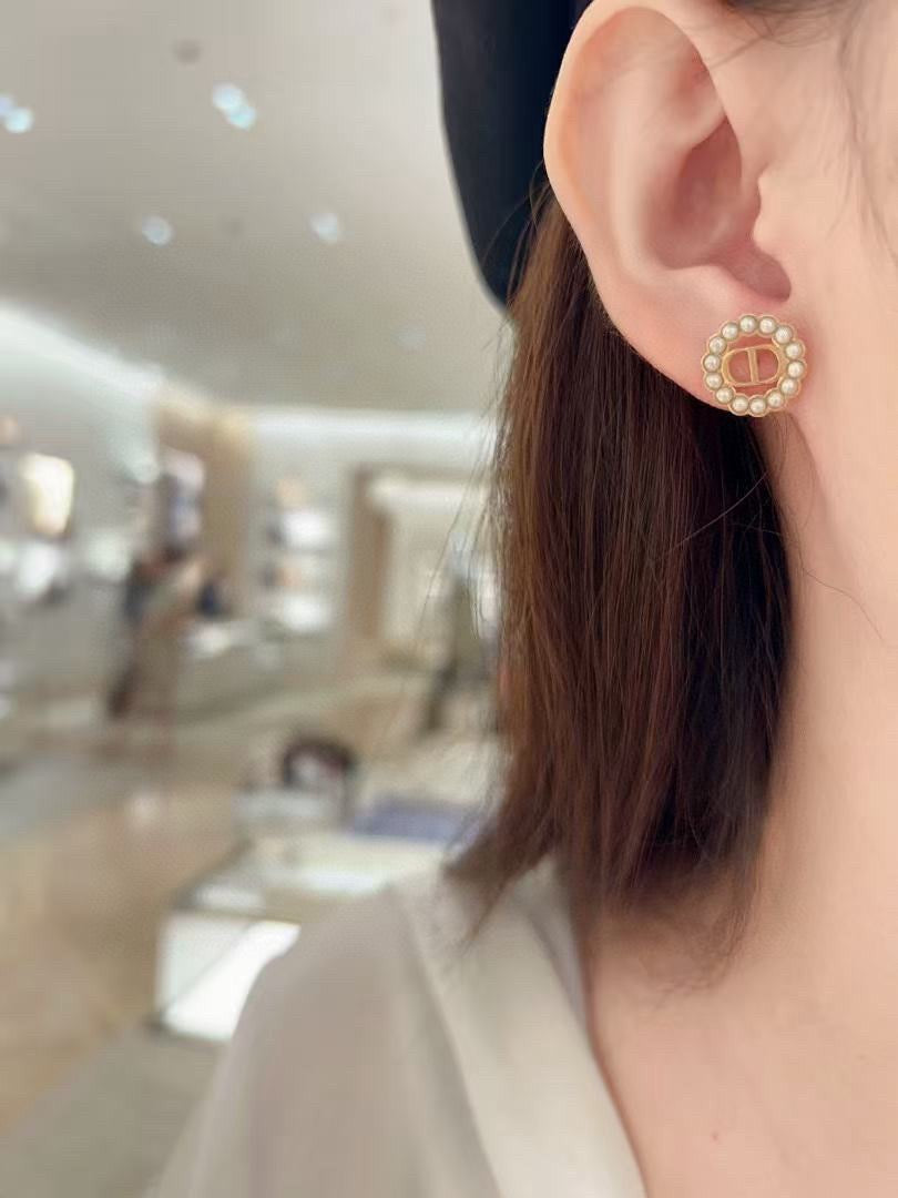 Pearl-Style Motif Stud Earrings in Polished Metal-Tone with Pearl-Style Detail – Design 024 main product view