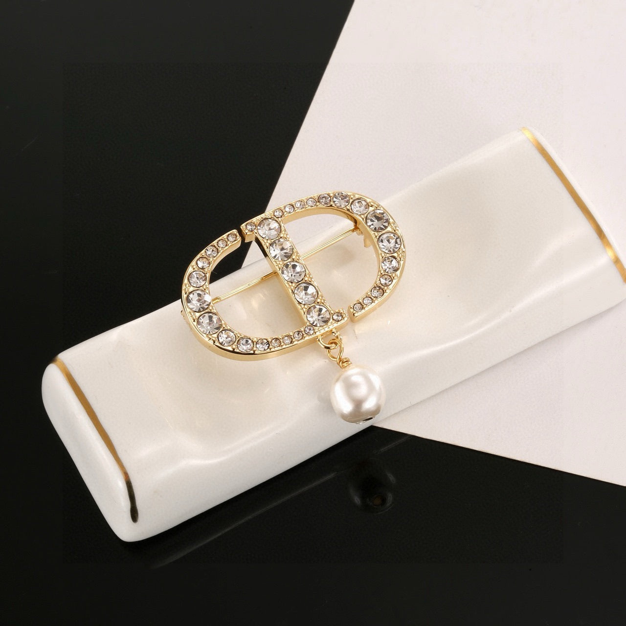 Graphic Letter Motif Brooch Pin in Polished Metal-Tone – Design 016 close-up detail