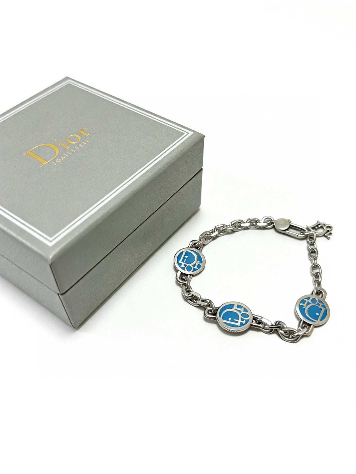 Star Motif Pendant Necklace in Silver-Tone with Chain Detail – Design 030 front view