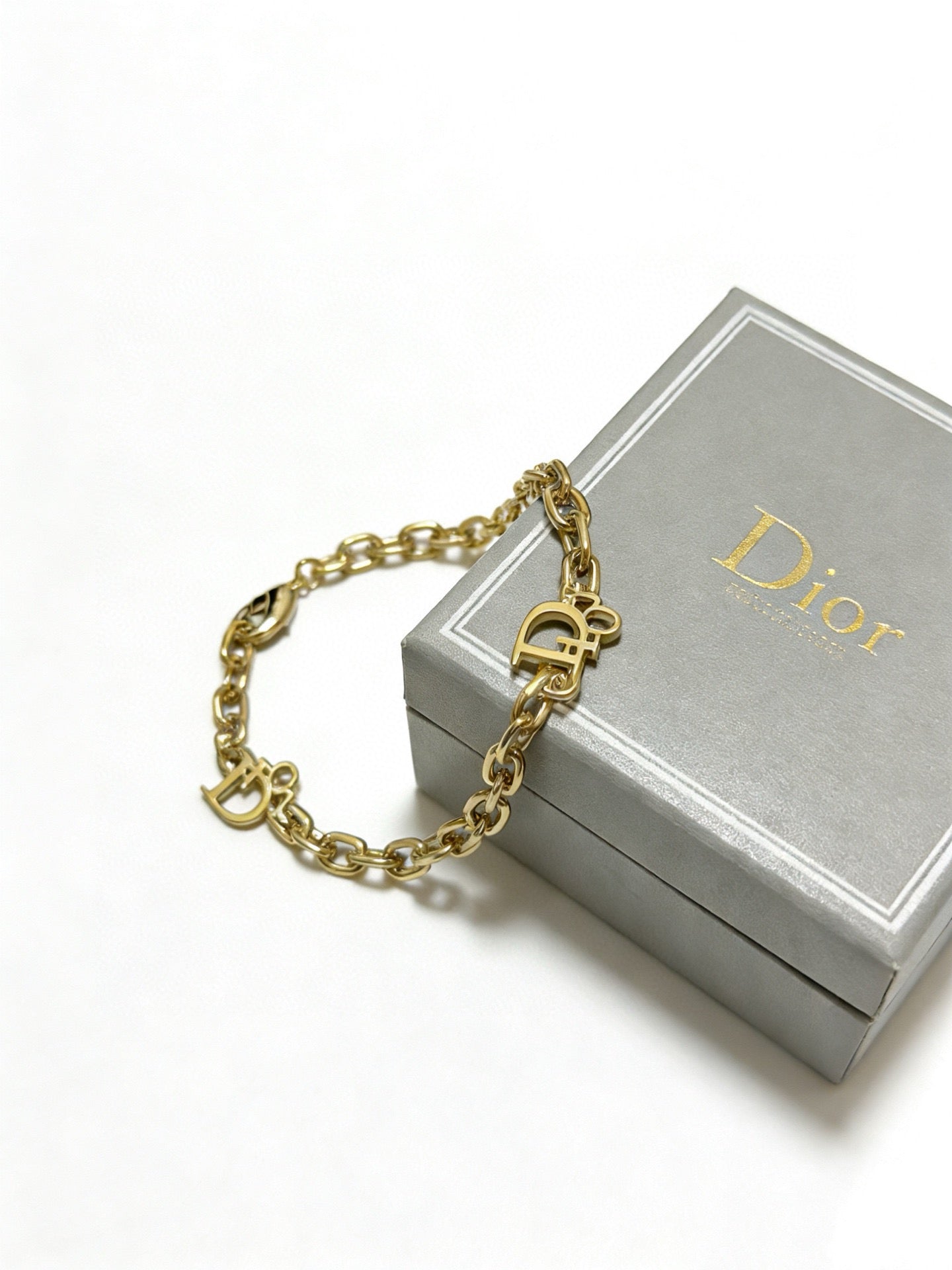 Star Motif Pendant Necklace in Silver-Tone with Chain Detail – Design 029 main product view