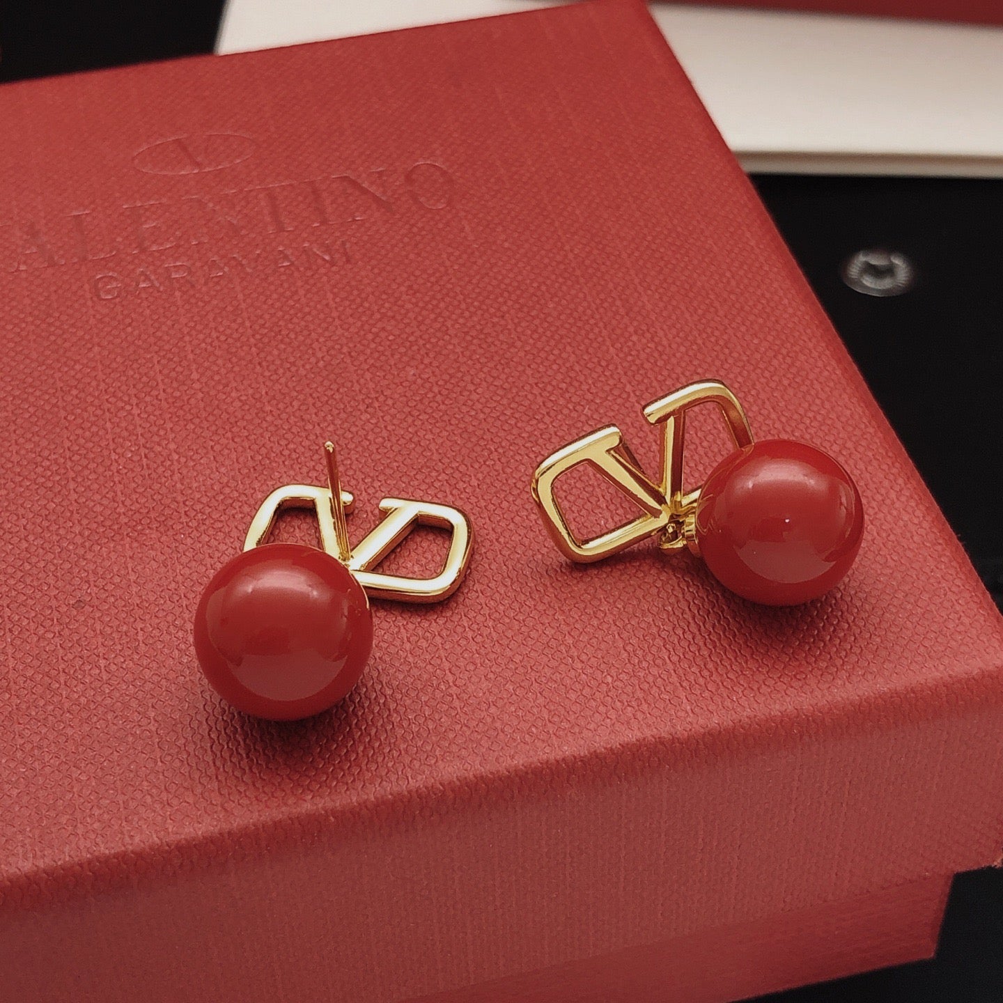 Signature Emblem Pearl-Detail Stud Earrings – Red main product view