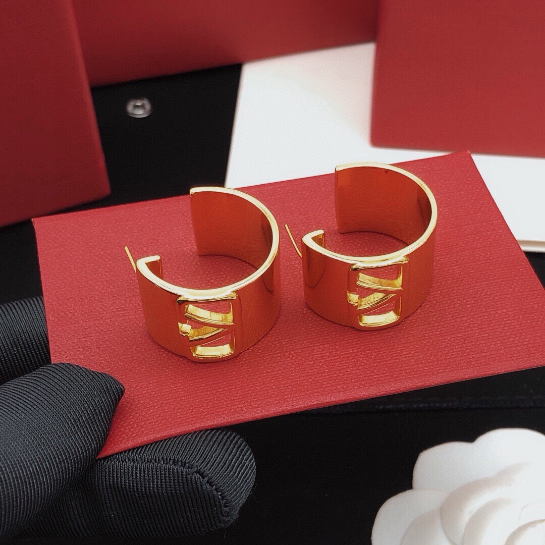 Round Statement Earrings in Gold-Tone – Design 02 main product view