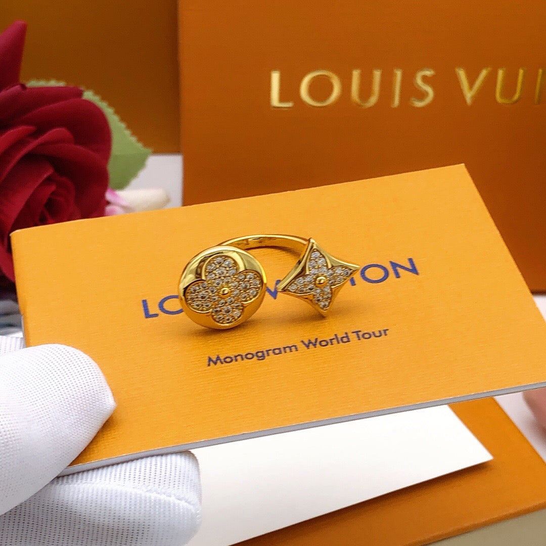 Geometric Emblem Statement Ring in Gold-Tone – Design 004 detail view